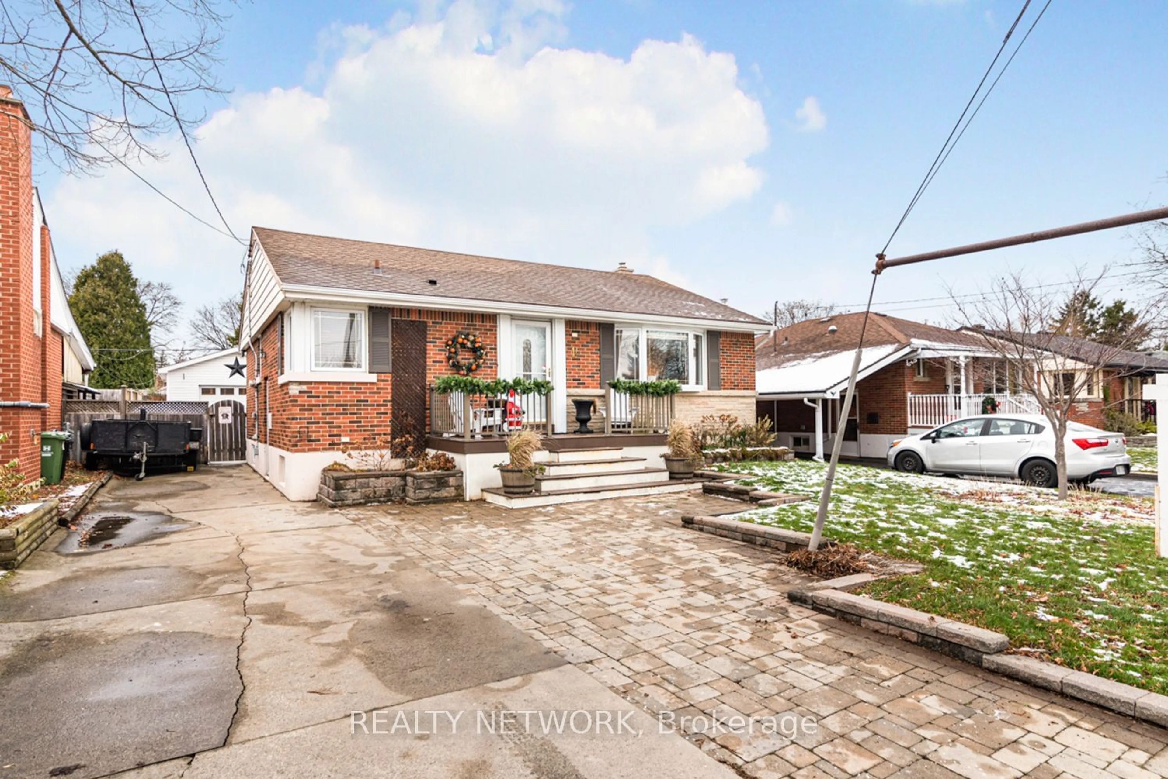 Frontside or backside of a home, the street view for 16 Fernwood Cres, Hamilton Ontario L8T 3L1