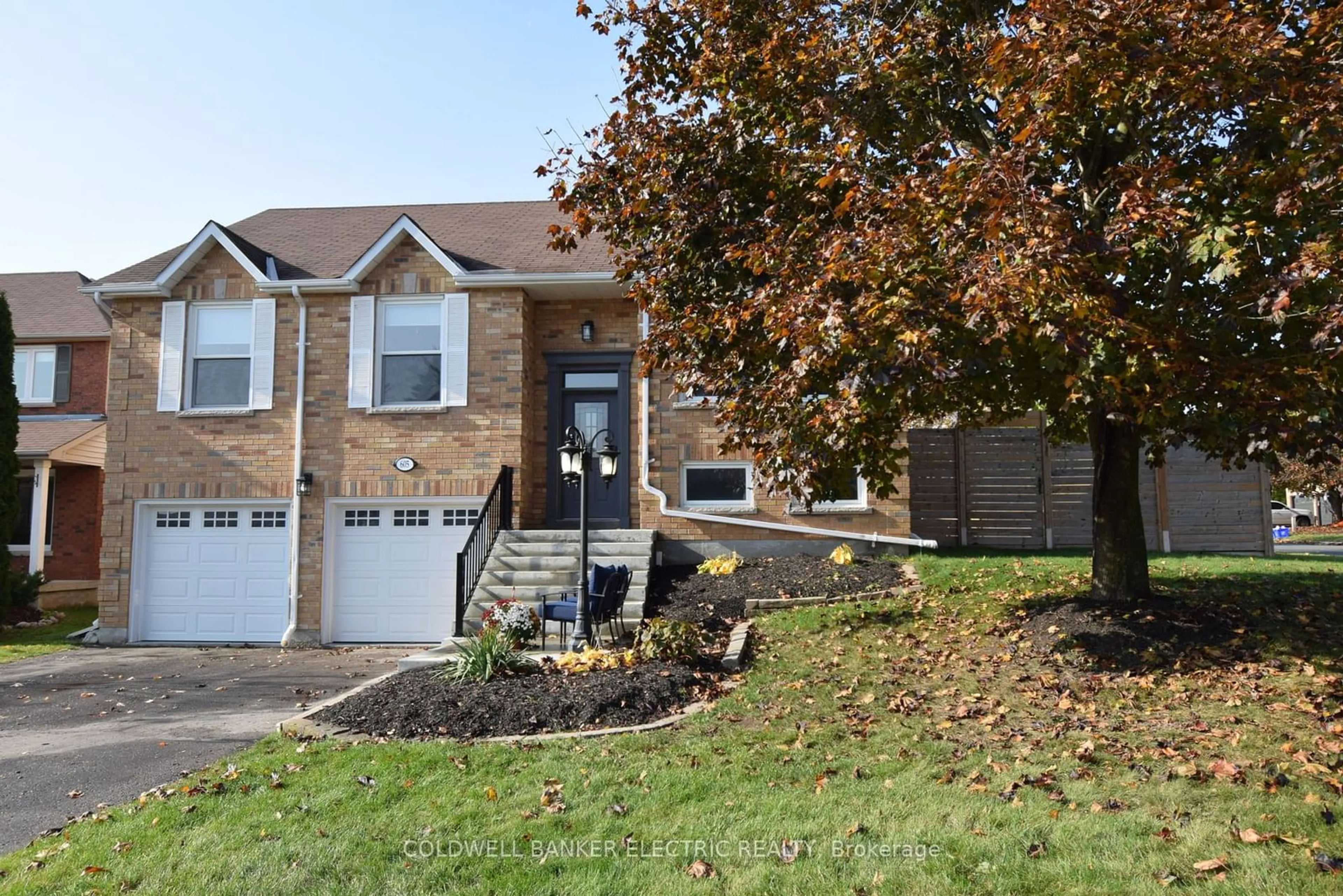 Home with brick exterior material for 605 Fortye Dr, Peterborough Ontario K9K 2H3