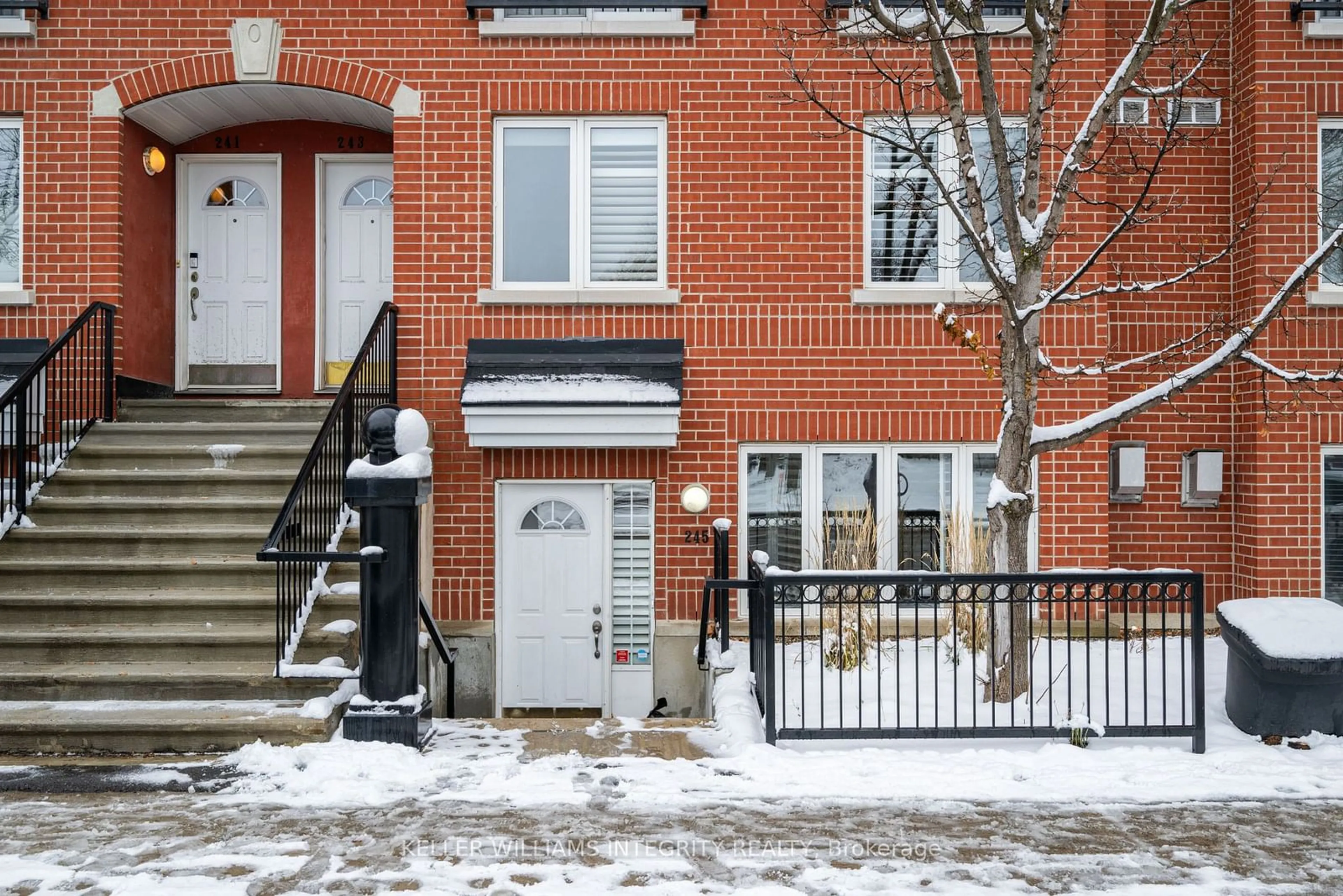 A pic from exterior of the house or condo, the front or back of building for 245 Cumberland St, Lower Town - Sandy Hill Ontario K1N 8W6