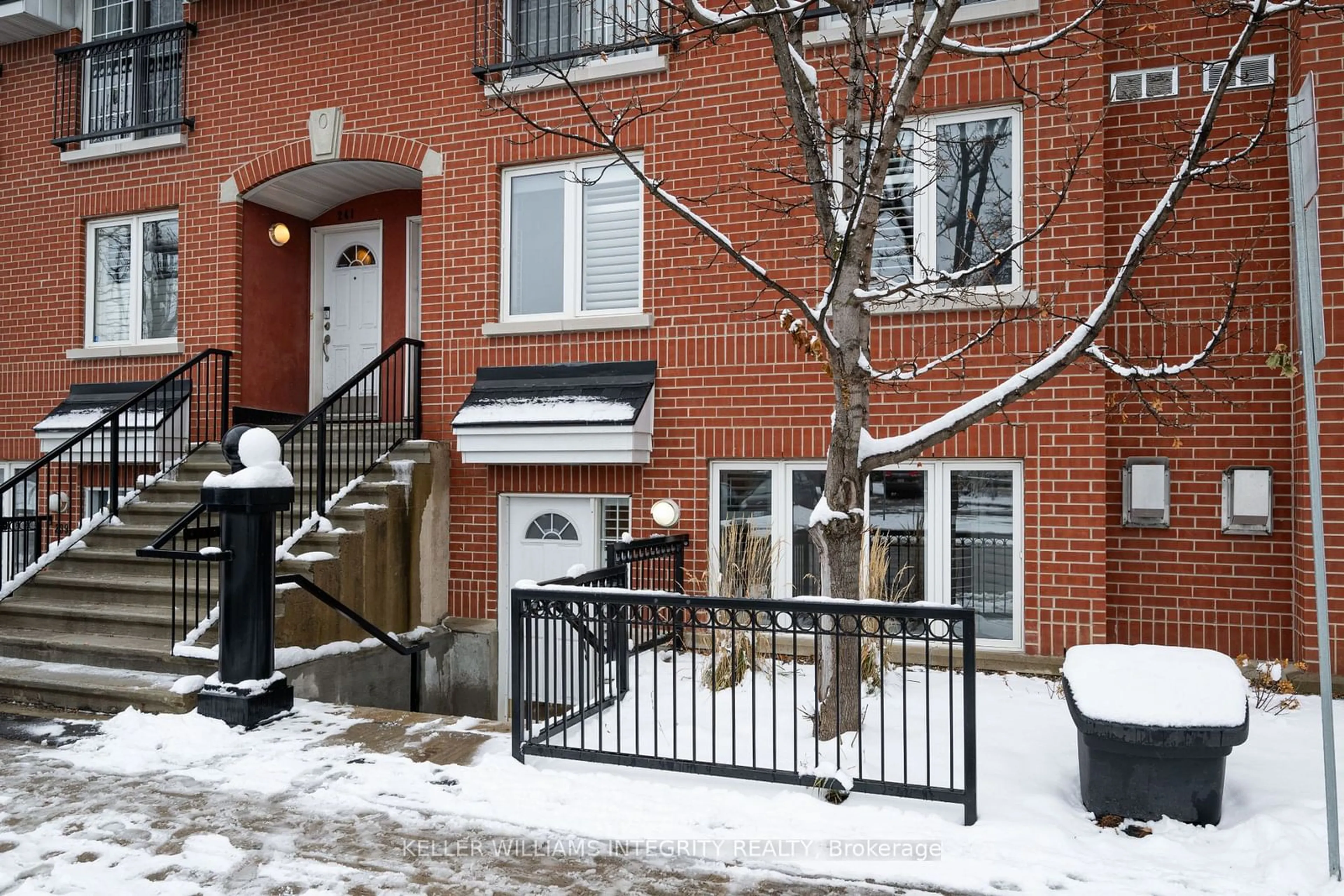 A pic from exterior of the house or condo, the front or back of building for 245 Cumberland St, Lower Town - Sandy Hill Ontario K1N 8W6