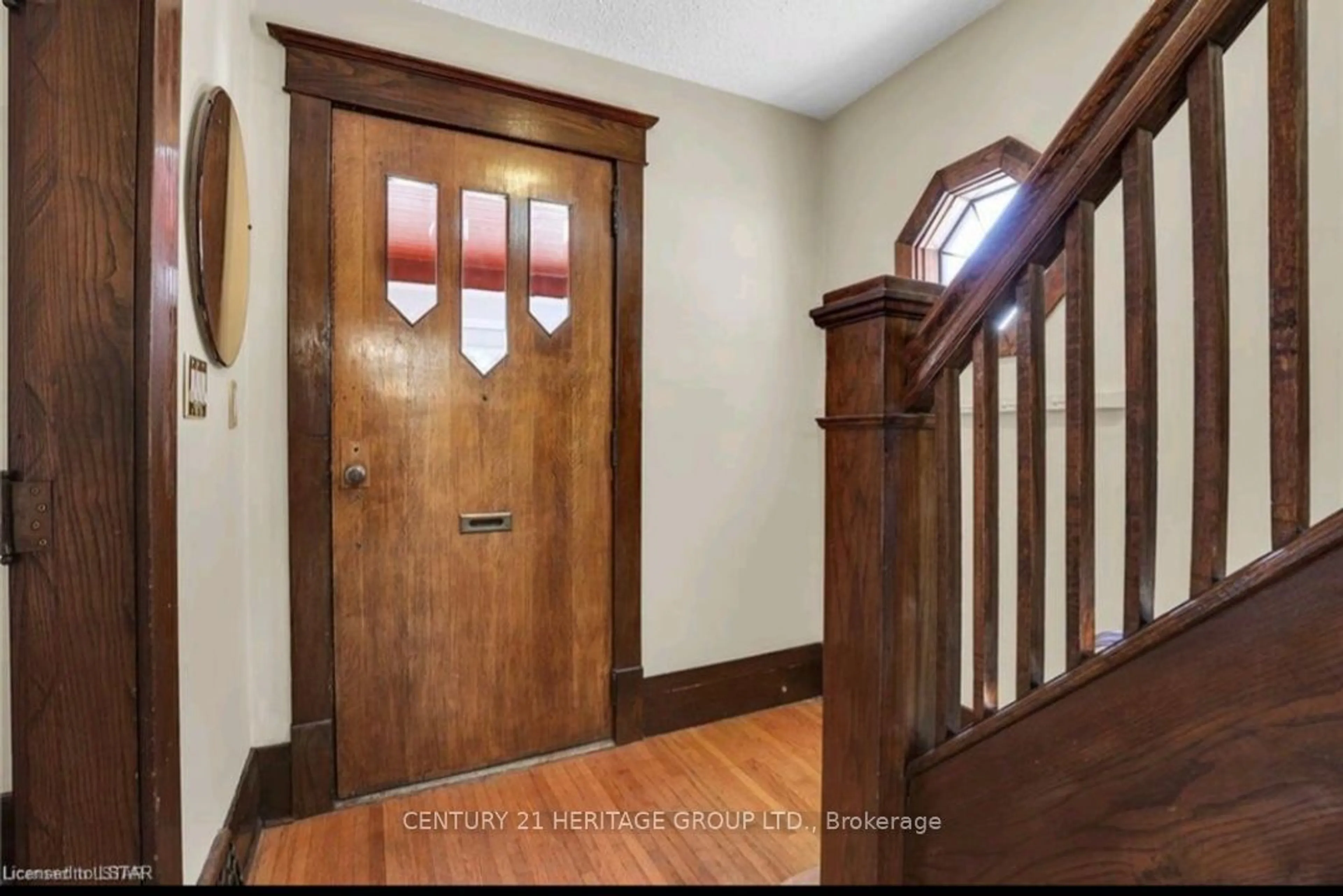 Indoor entryway, wood floors for 361 Ashland Ave, London Ontario N5W 4E9