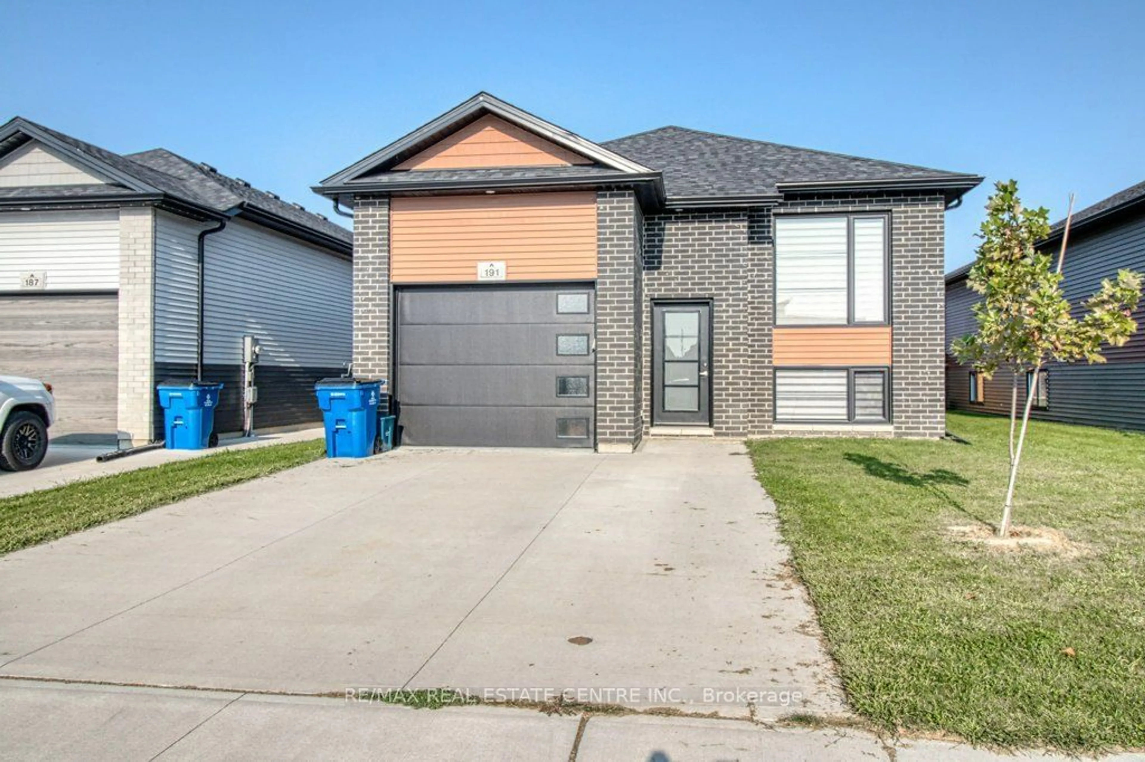 Frontside or backside of a home, the street view for 191 Moonstone Cres, Chatham-Kent Ontario N7M 0S1