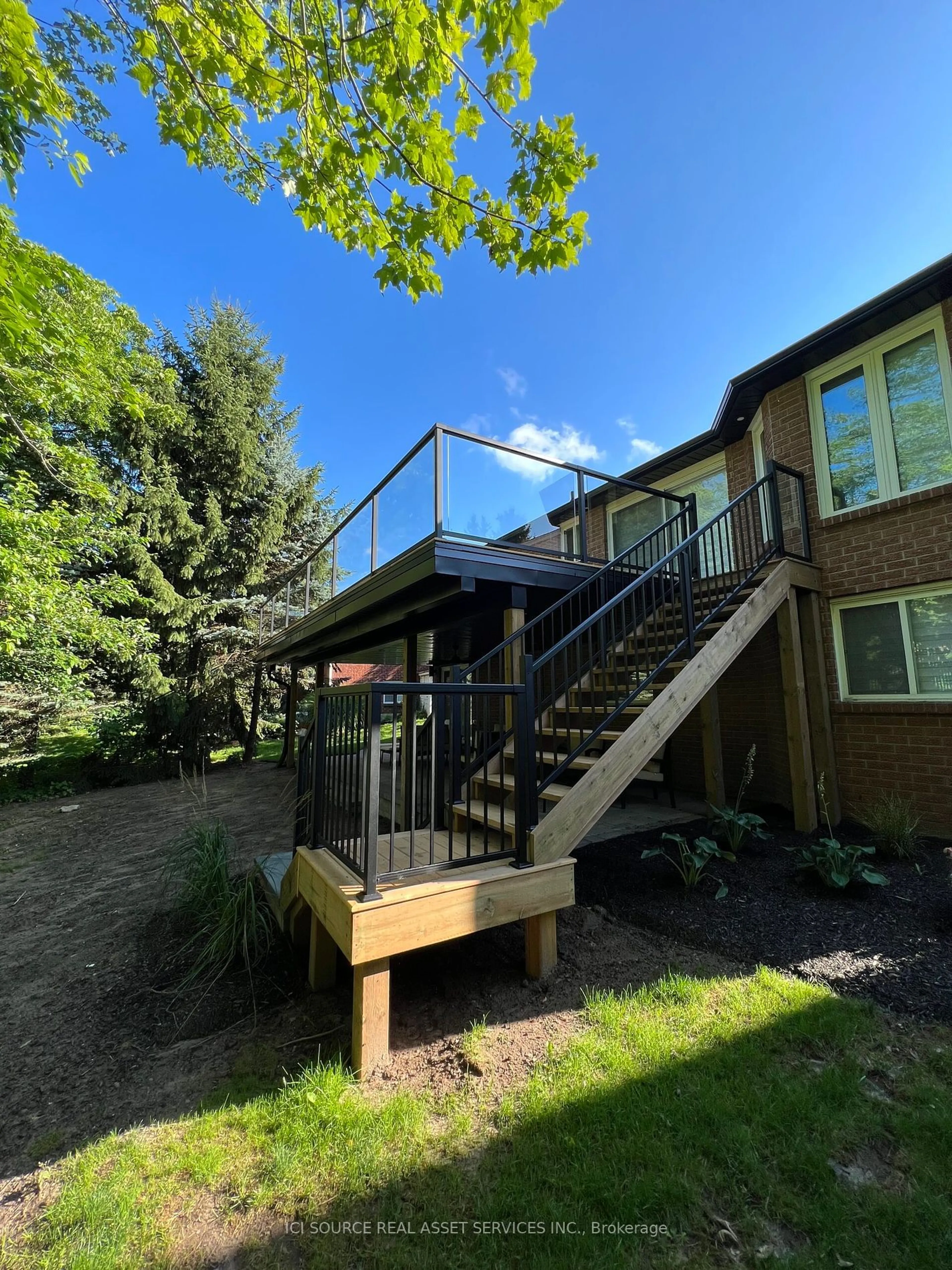 Frontside or backside of a home, the fenced backyard for 26 Oakridge Blvd, Pelham Ontario L0S 1J0