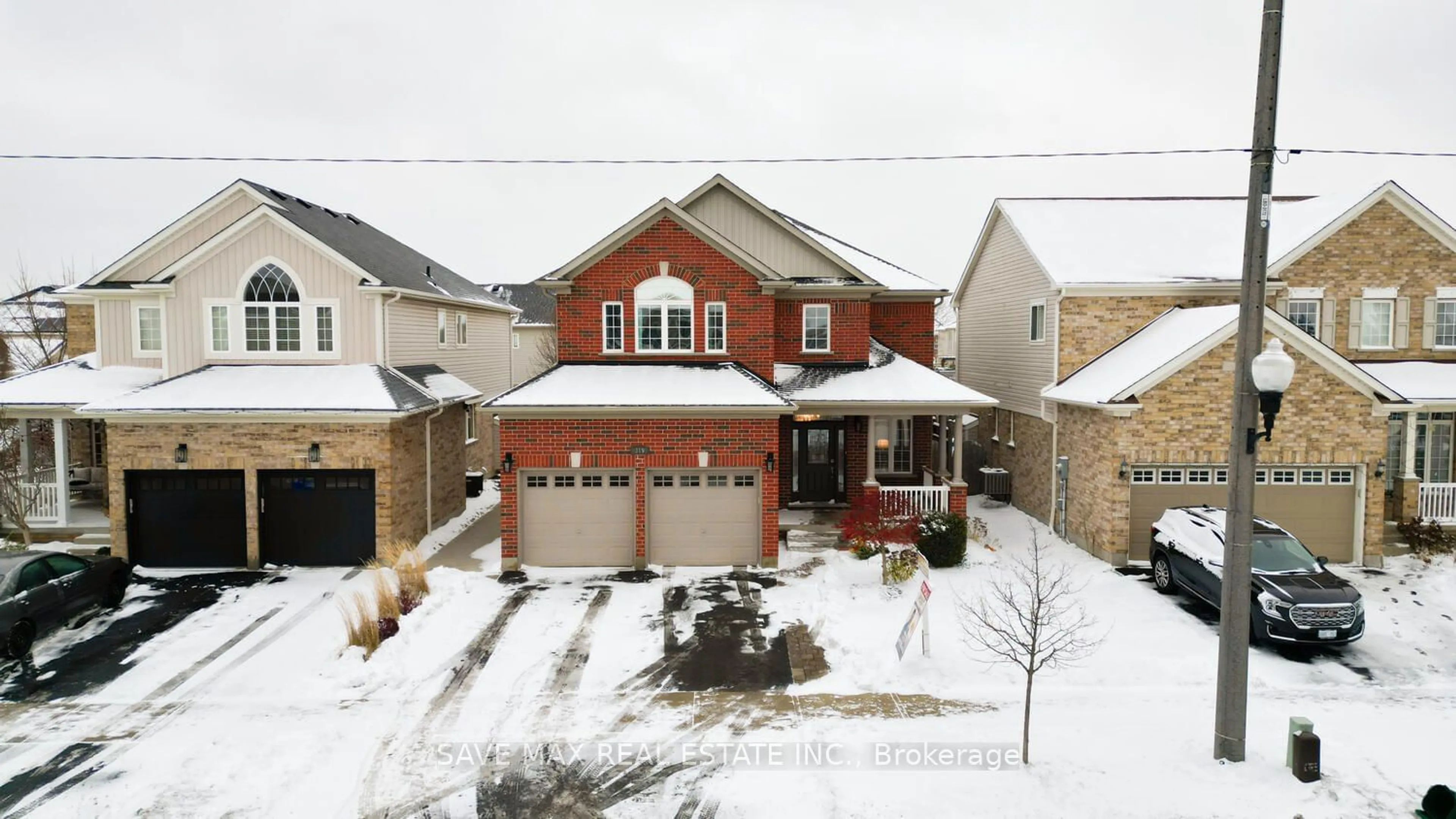 Frontside or backside of a home, the street view for 319 Robert Ferrie Dr, Kitchener Ontario N2P 2Y7