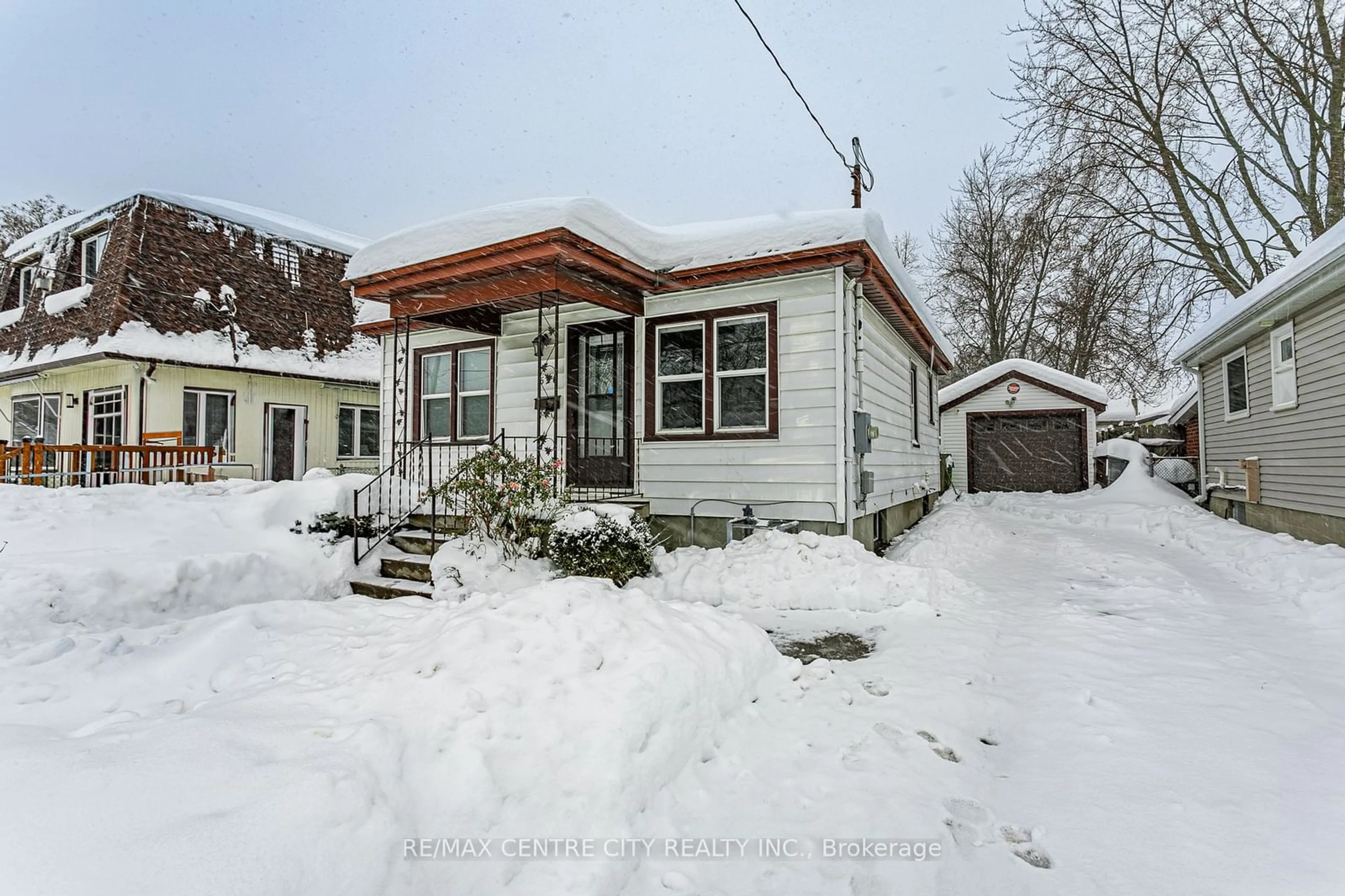 Frontside or backside of a home, cottage for 626 Layard St, London Ontario N5Z 1L3