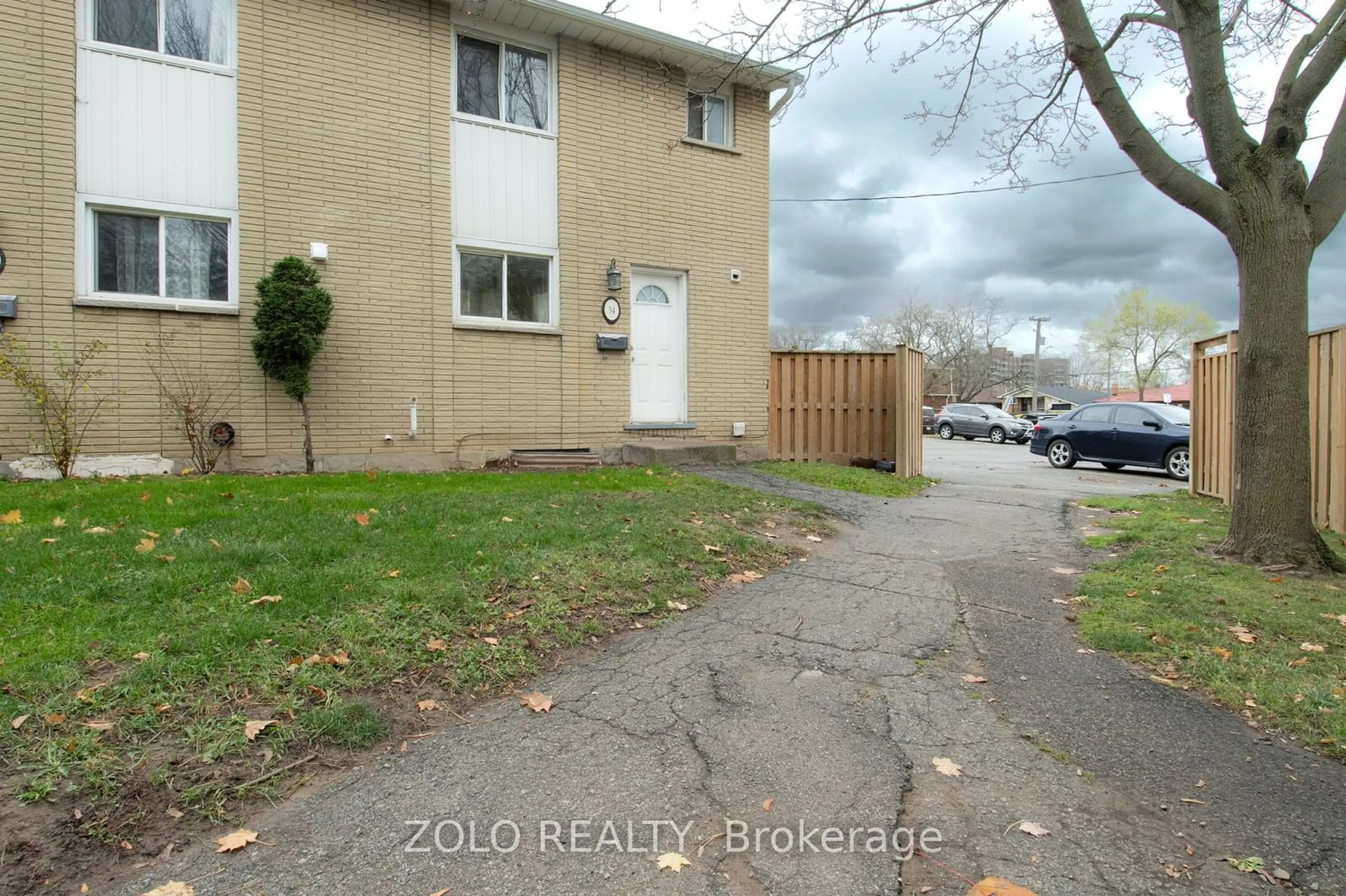 A pic from exterior of the house or condo, the street view for 54 Riverdale Dr, Hamilton Ontario L8E 1K3