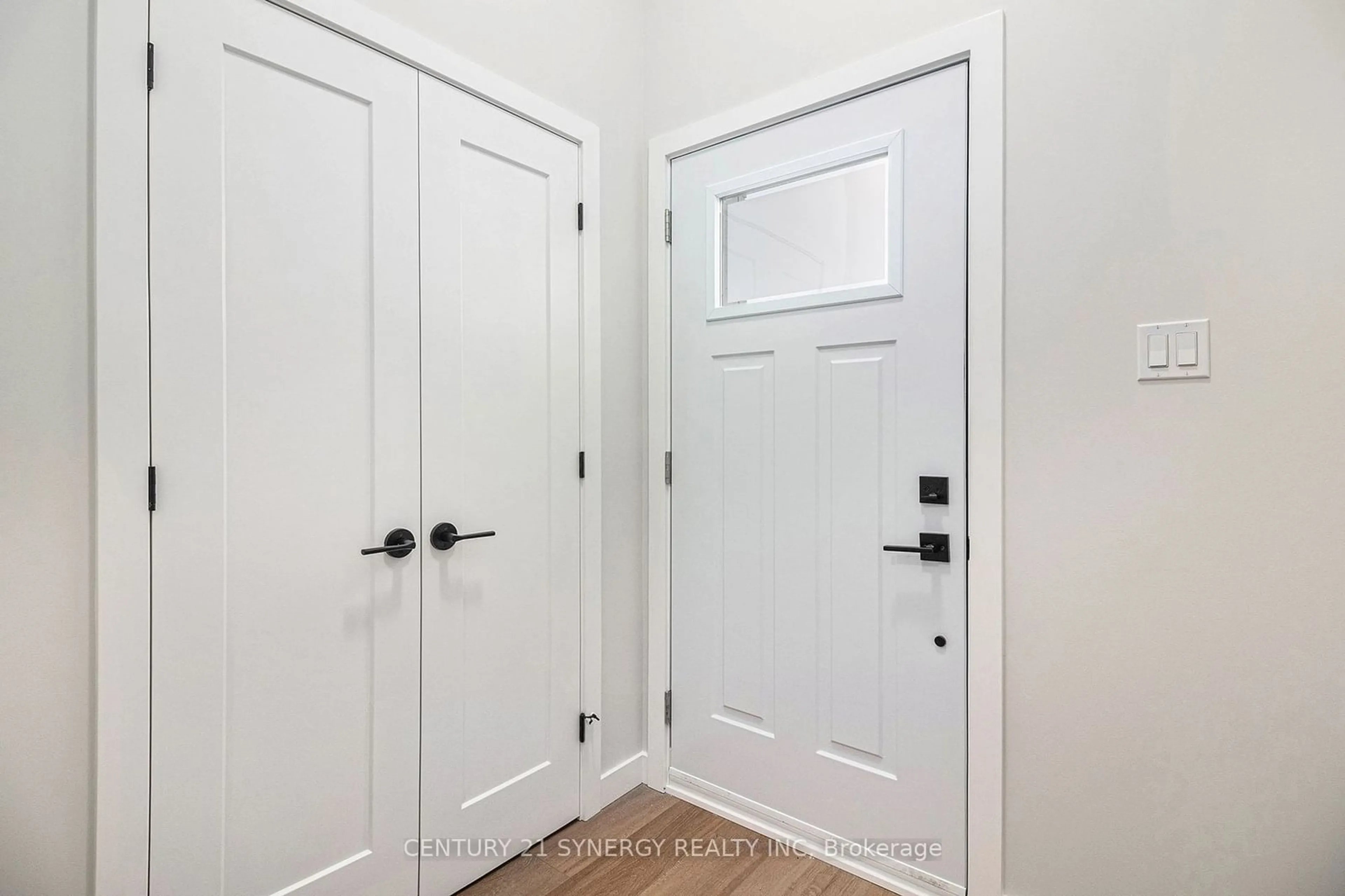 Indoor entryway, wood floors for 74 VILLENEUVE St, North Stormont Ontario K0C 1W0