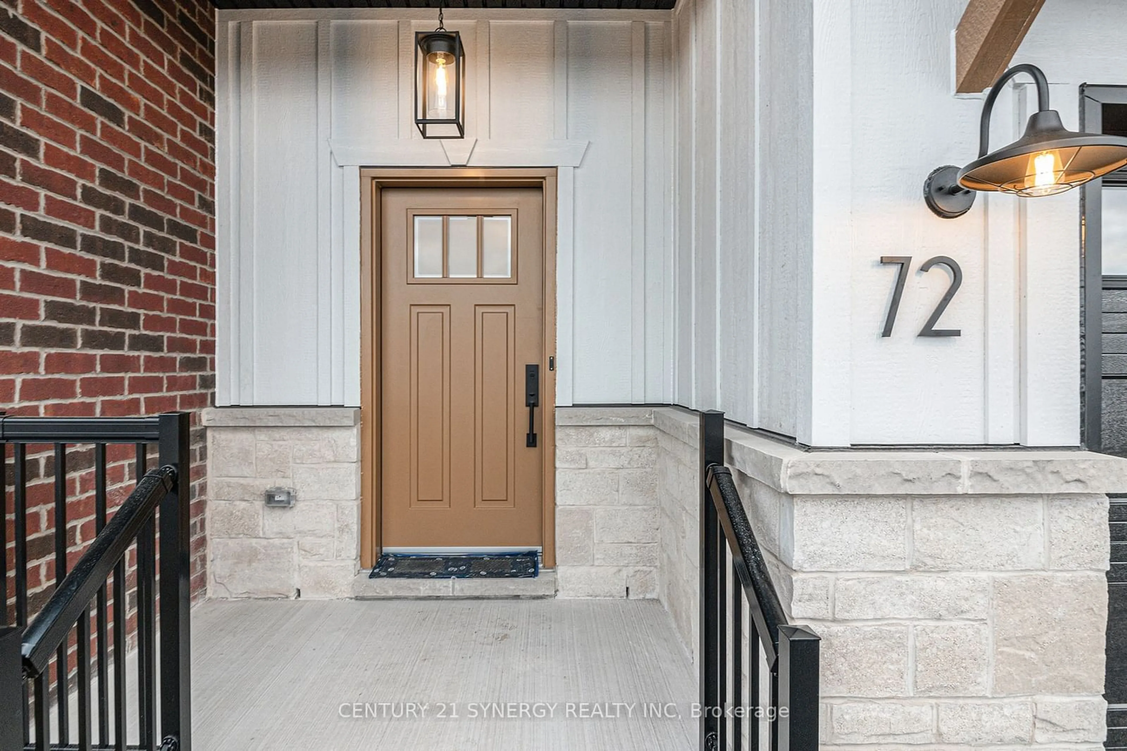 Indoor entryway, wood floors for 72 VILLENEUVE St, North Stormont Ontario K0C 1W0