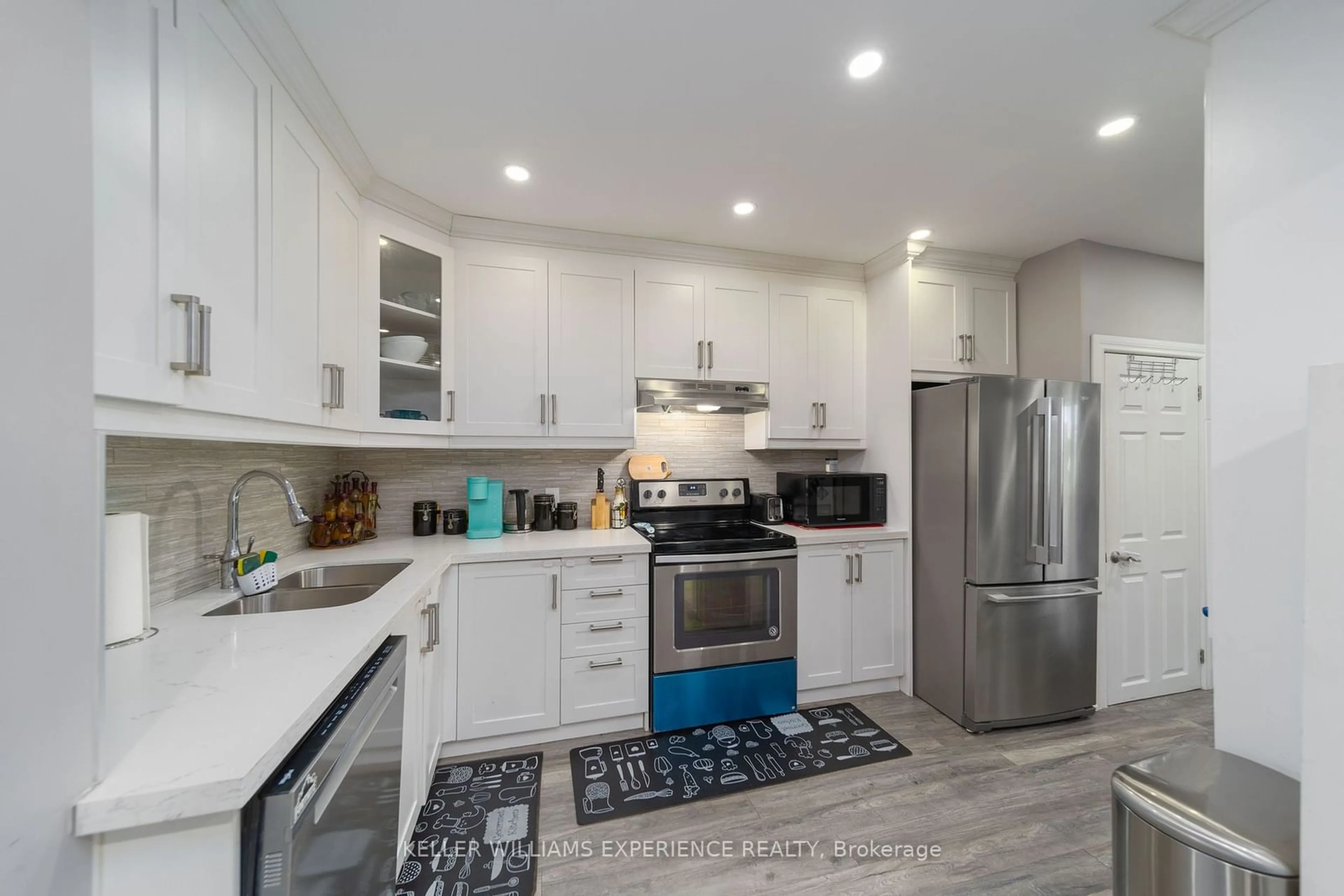 Open concept kitchen for 96 Province St, Hamilton Ontario L8K 4H6