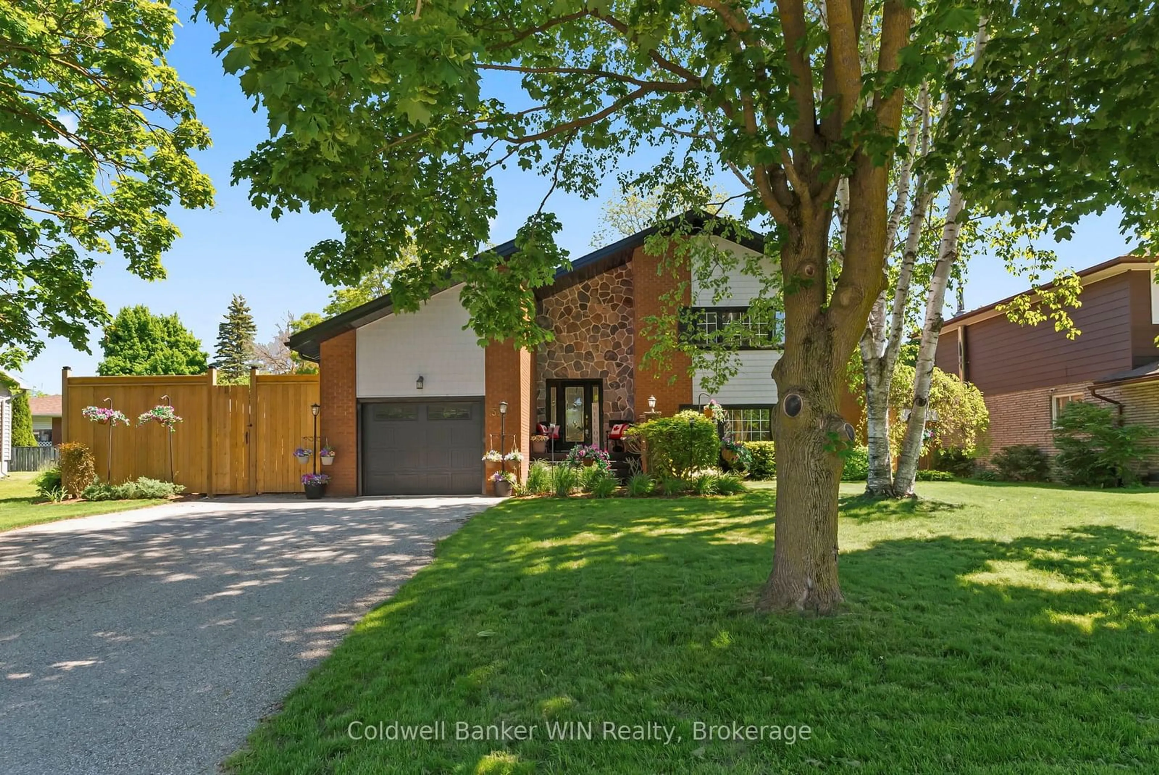 Frontside or backside of a home, the street view for 510 Church Cres, Wellington North Ontario N0G 2L2