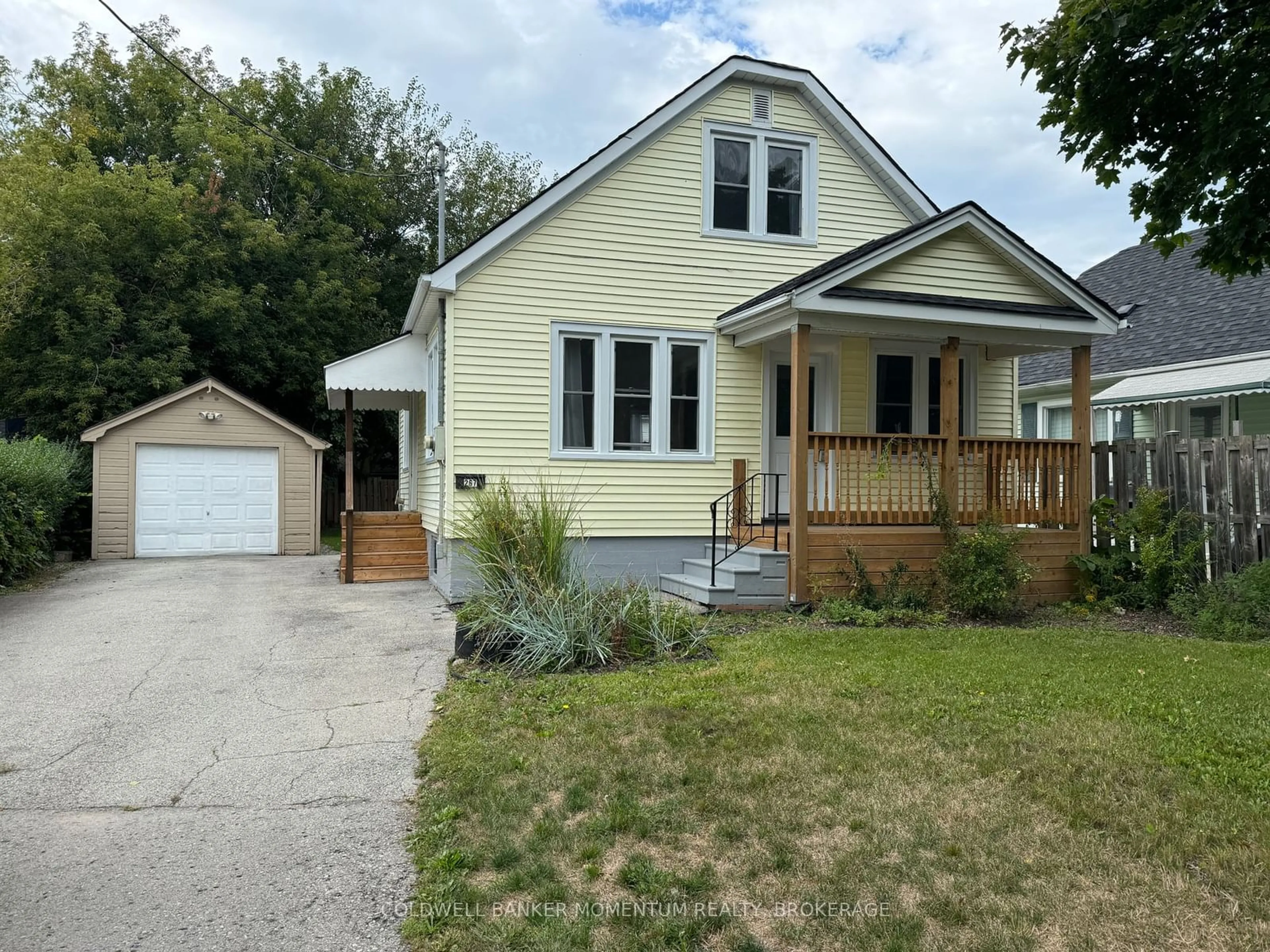 Frontside or backside of a home, cottage for 267 NIAGARA St, St. Catharines Ontario L2M 5N2