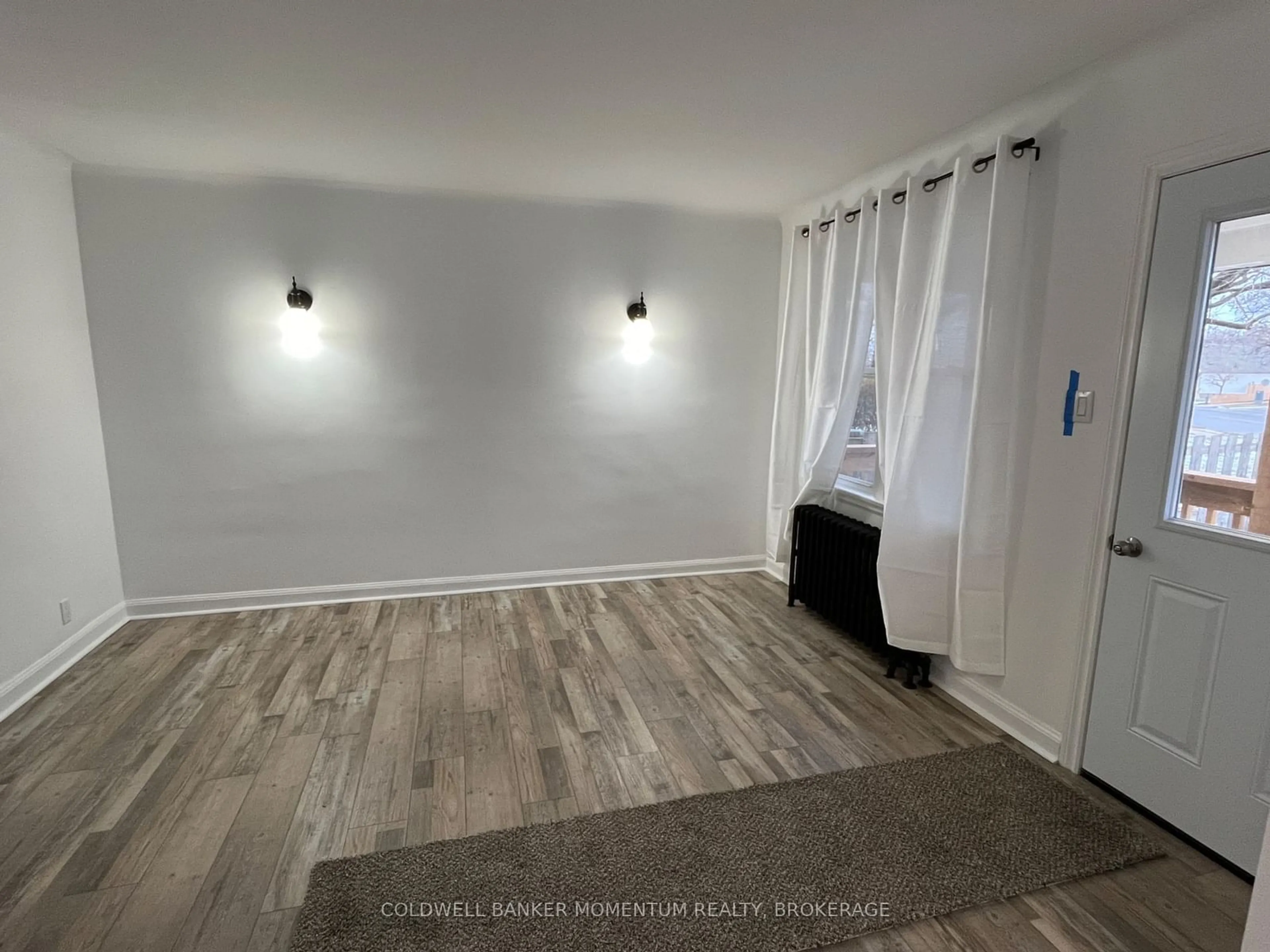 A pic of a room, wood floors for 267 NIAGARA St, St. Catharines Ontario L2M 5N2