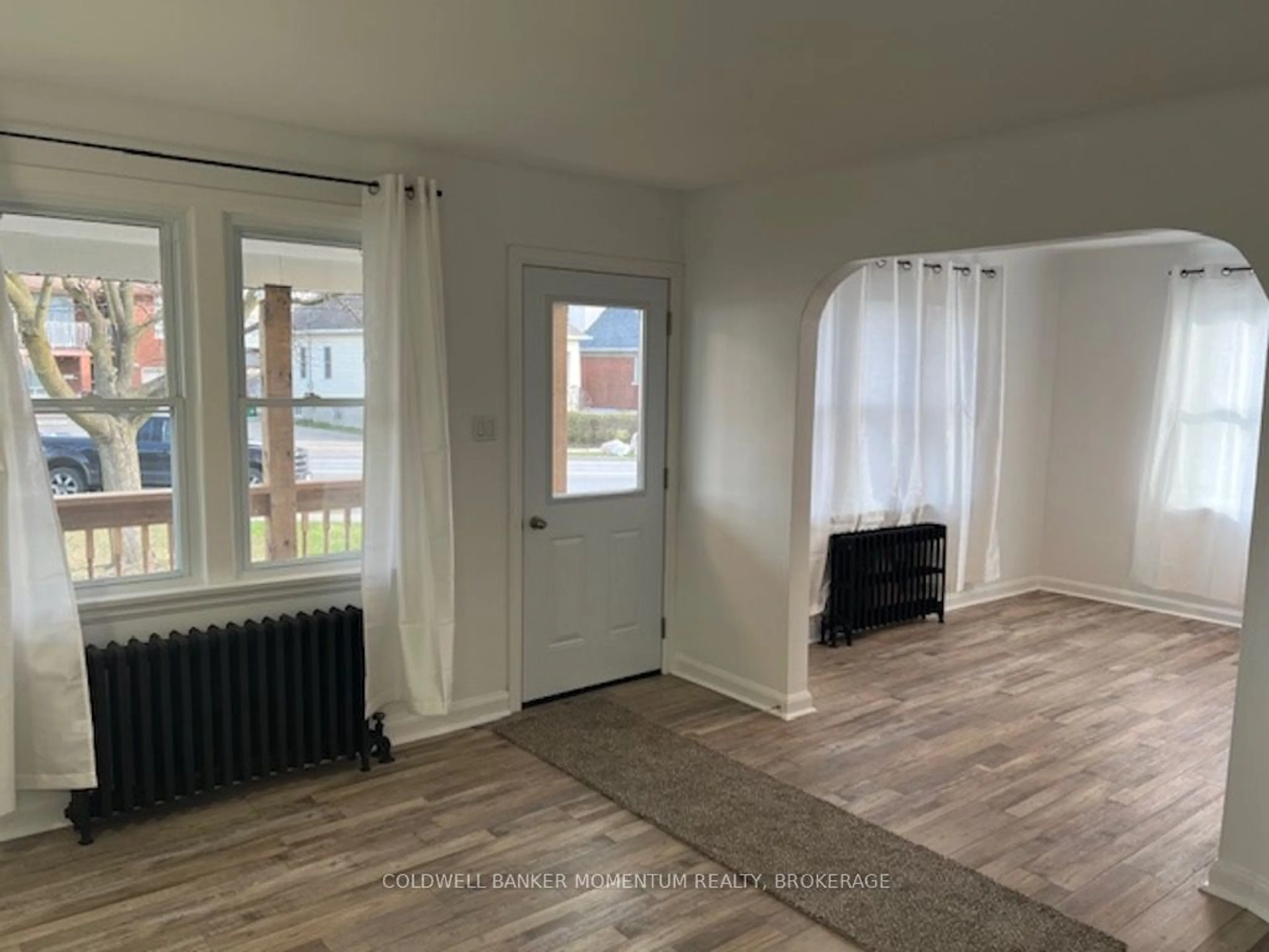 A pic of a room, wood floors for 267 NIAGARA St, St. Catharines Ontario L2M 5N2