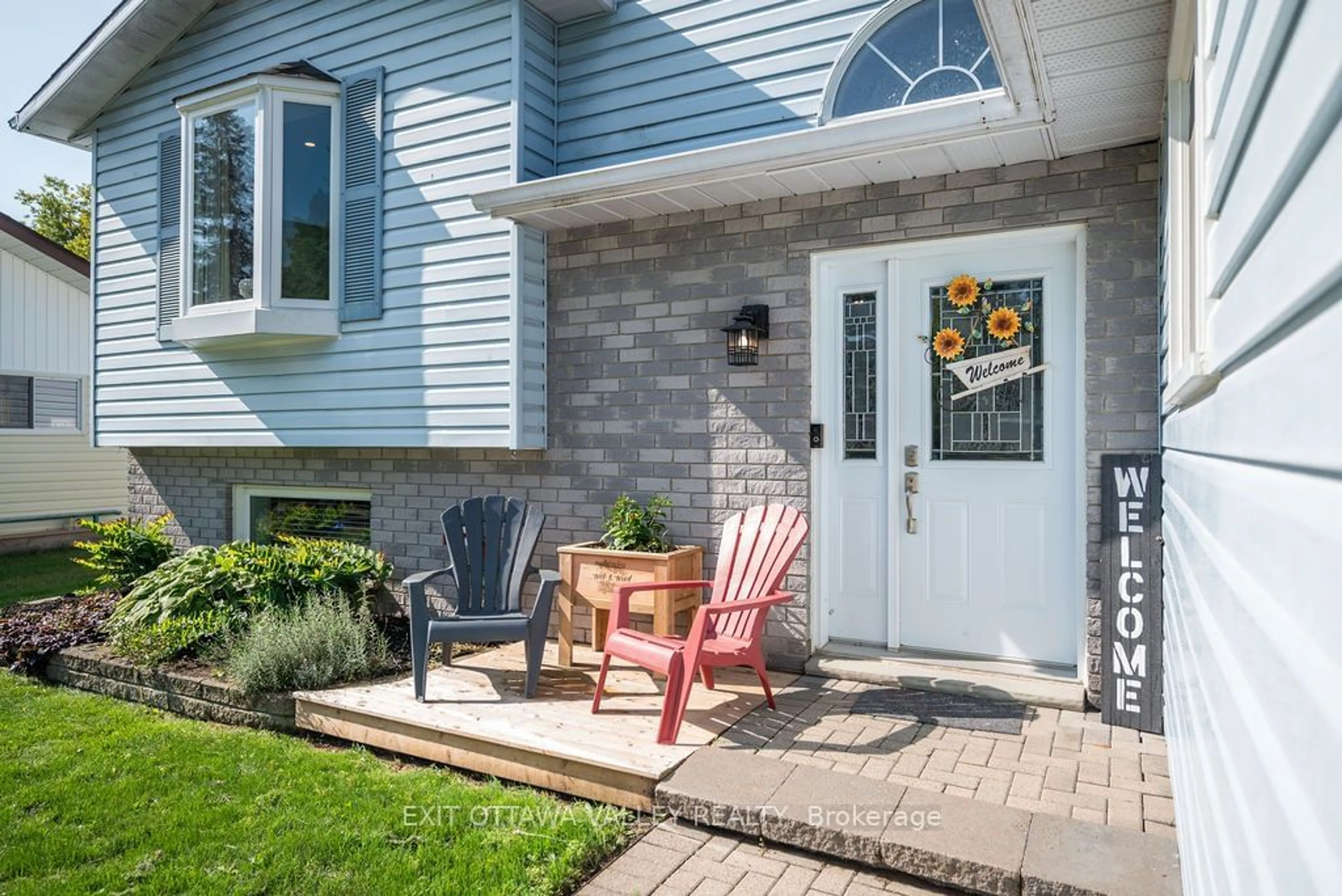 Patio, cottage for 14 Church St, Laurentian Hills Ontario K0J 1J0