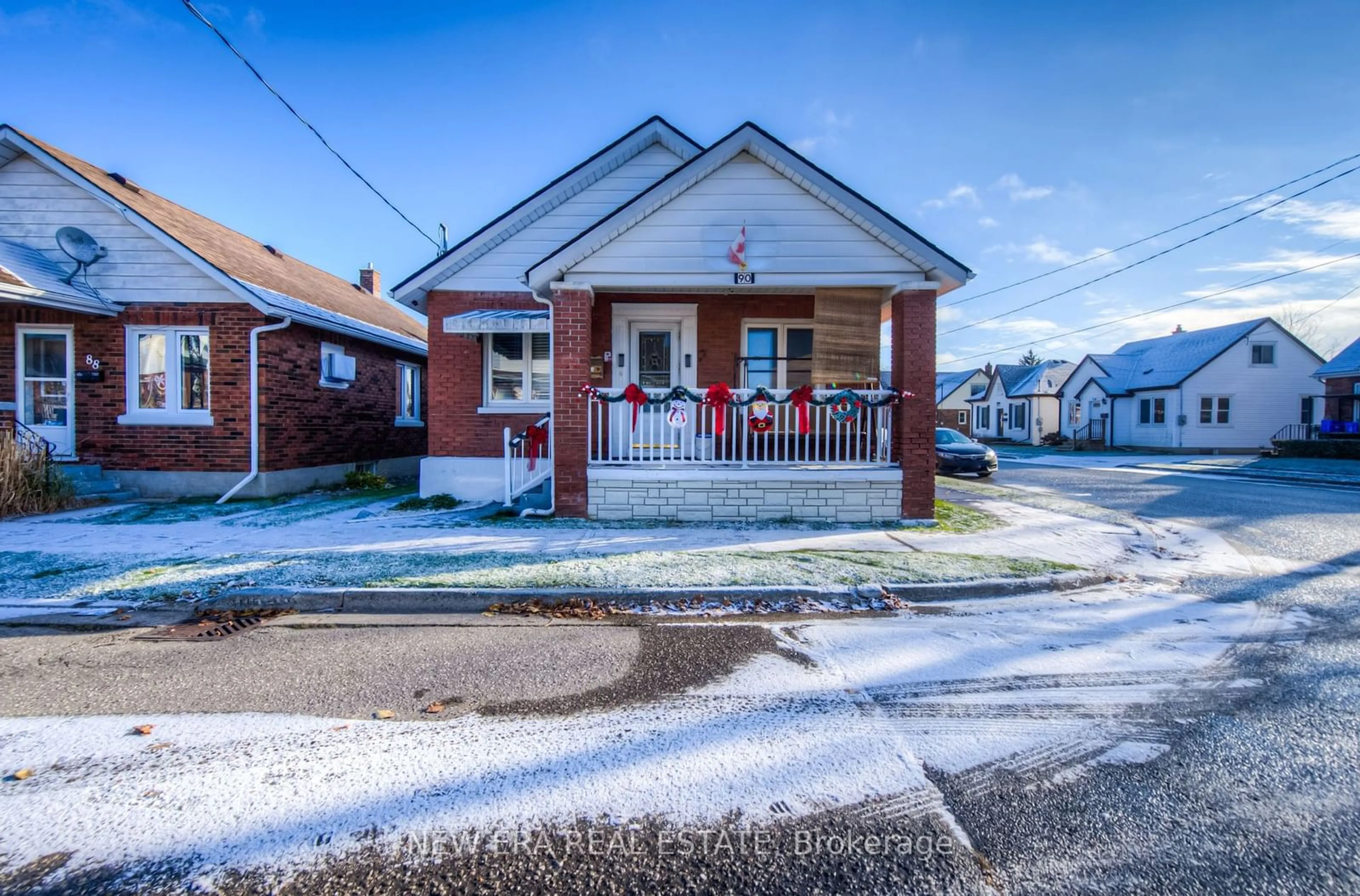 A pic from exterior of the house or condo, the street view for 90 Gordon St, Brantford Ontario N3S 2N4