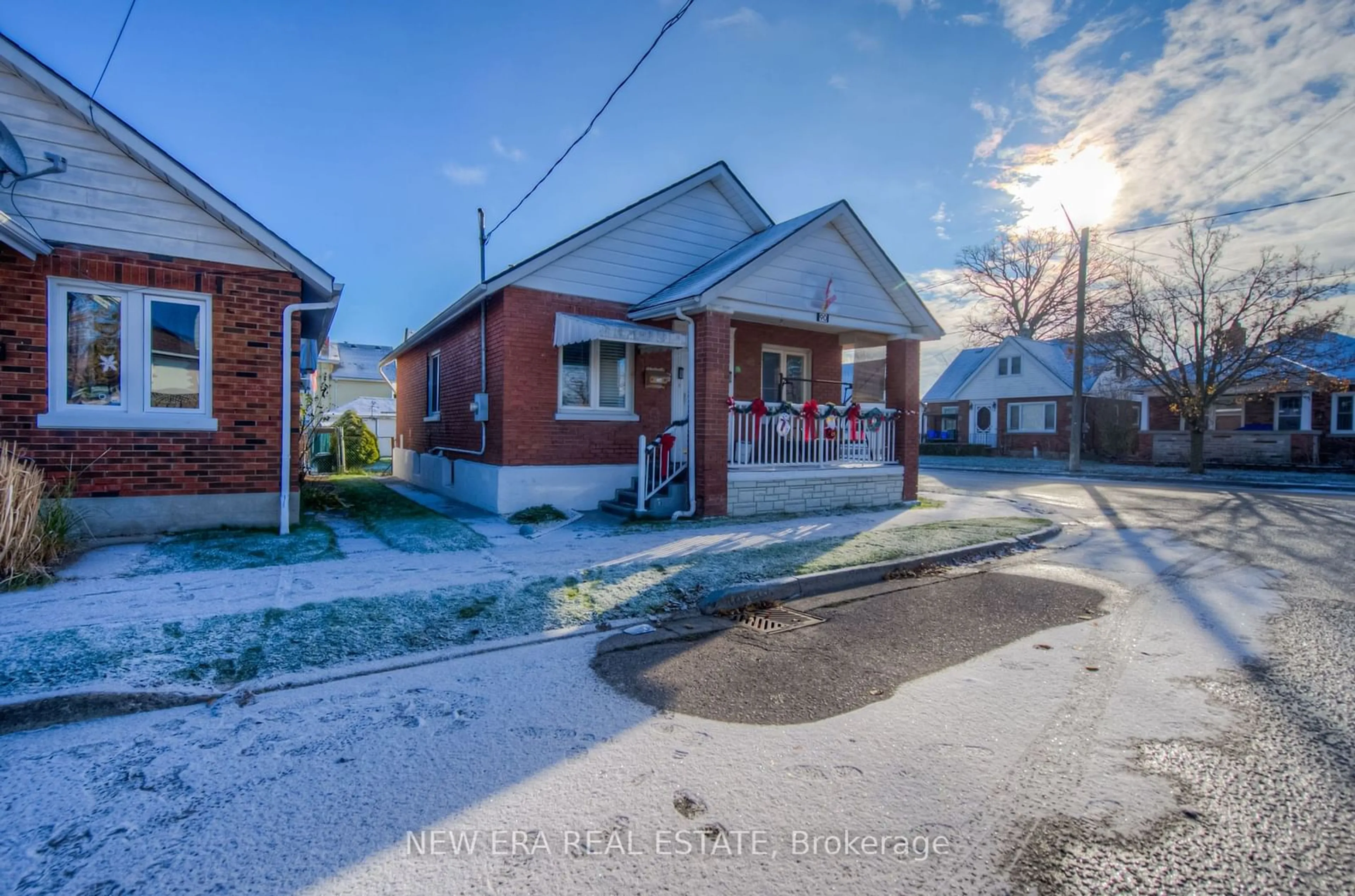 Frontside or backside of a home, the street view for 90 Gordon St, Brantford Ontario N3S 2N4