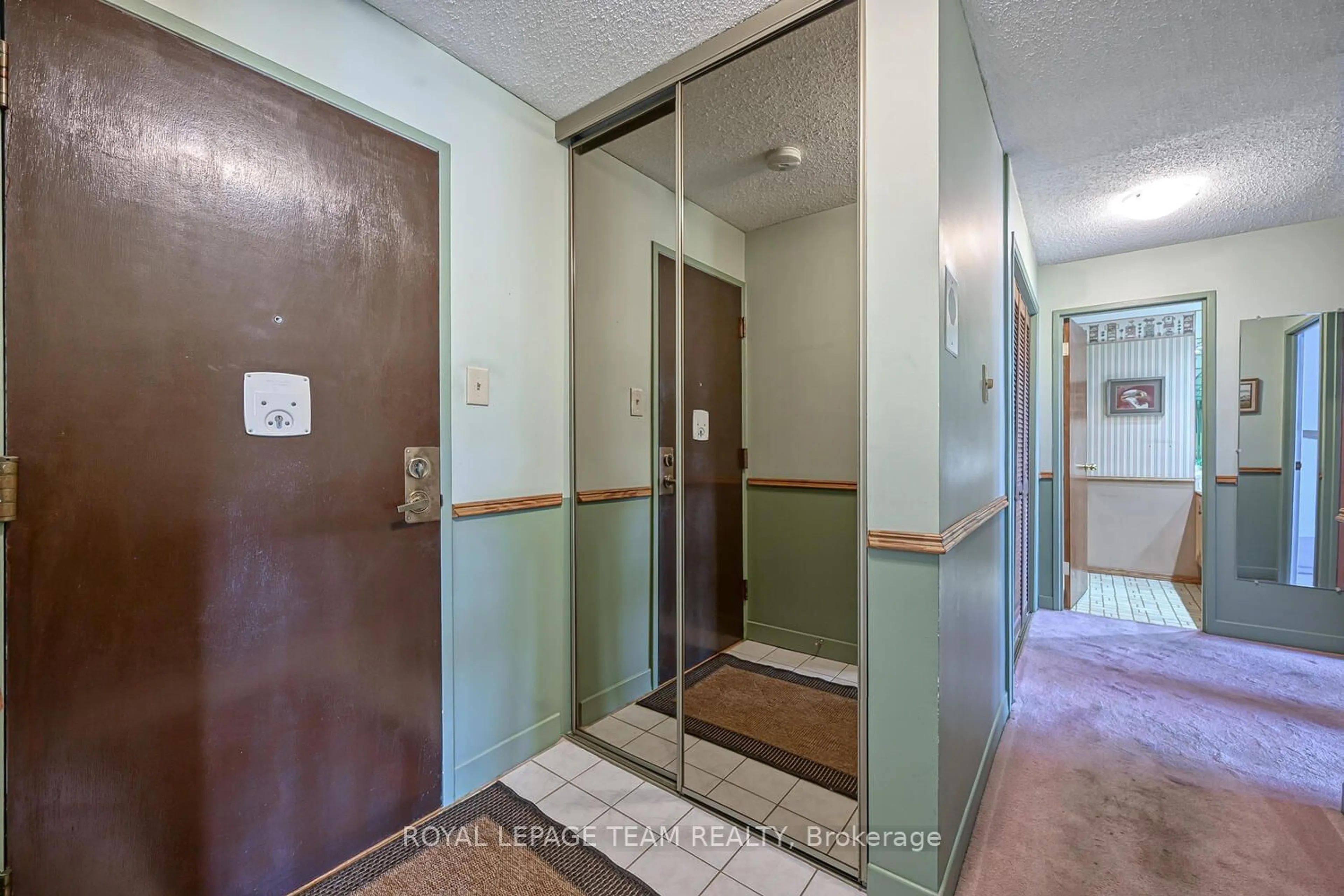 Indoor foyer, unknown floor for 1485 Baseline Rd #1016, Belair Park - Copeland Park and Area Ontario K2C 3L8