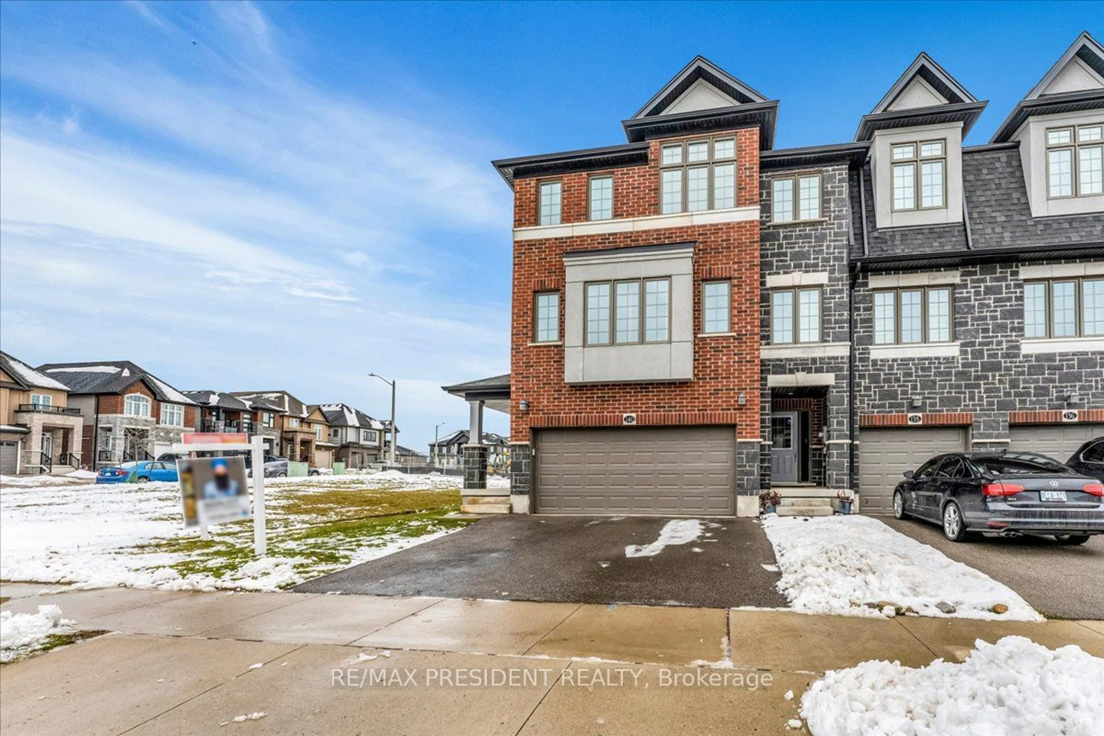 A pic from exterior of the house or condo, the street view for 140 Ian Ormston Dr, Kitchener Ontario N2P 0K3