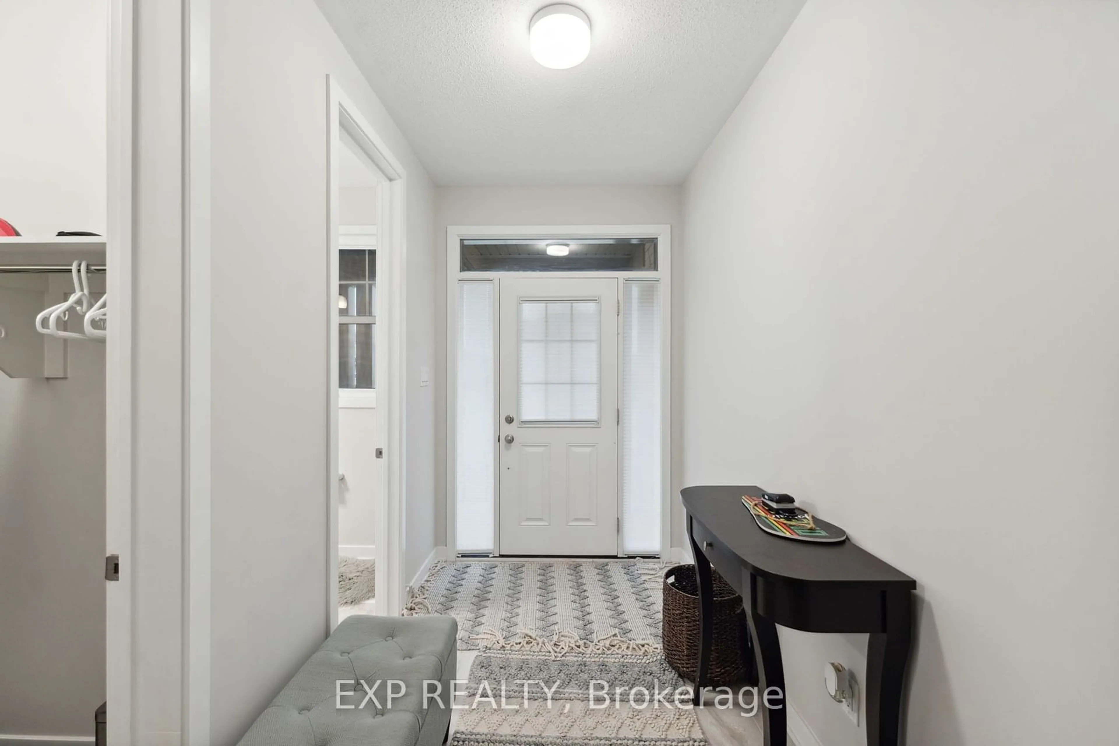 Indoor entryway, not visible floor for 1053 SHOWMAN St, Stittsville - Munster - Richmond Ontario K0A 2Z0