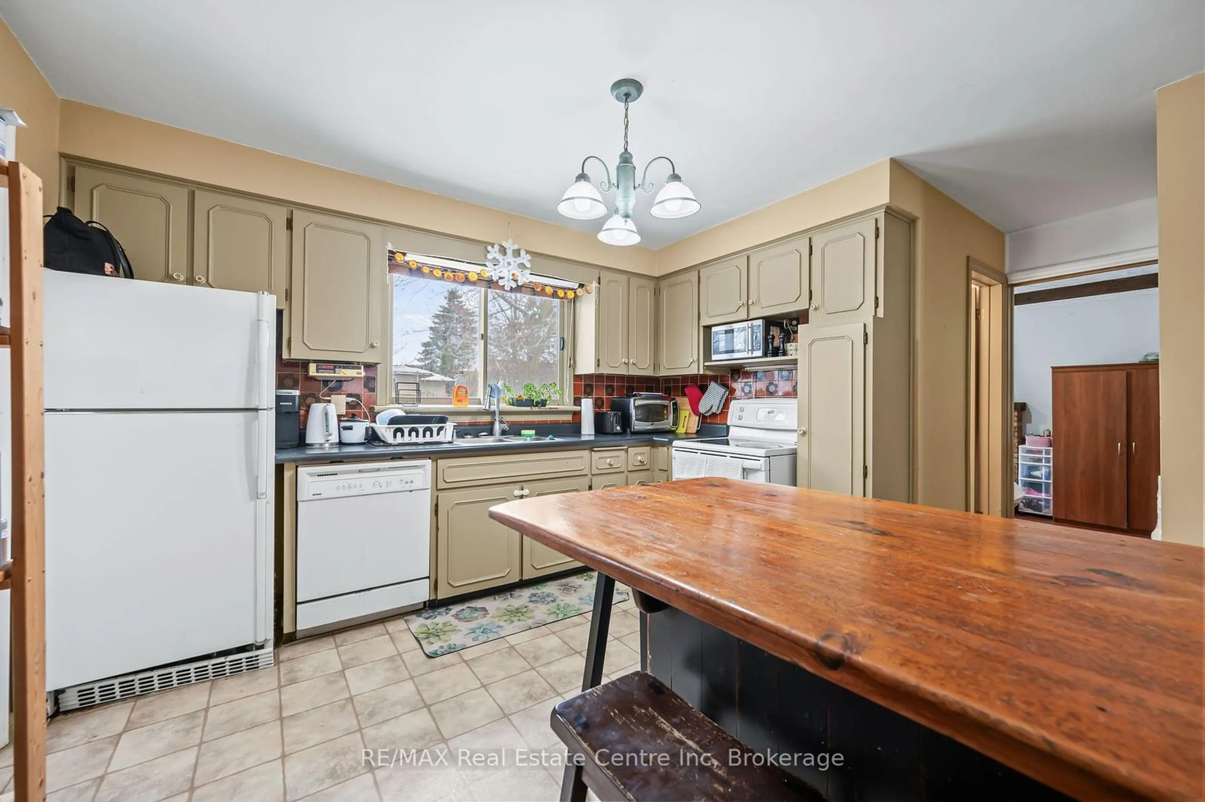 Standard kitchen, wood floors, cottage for 71 Keats Cres, Guelph Ontario N1G 3C9