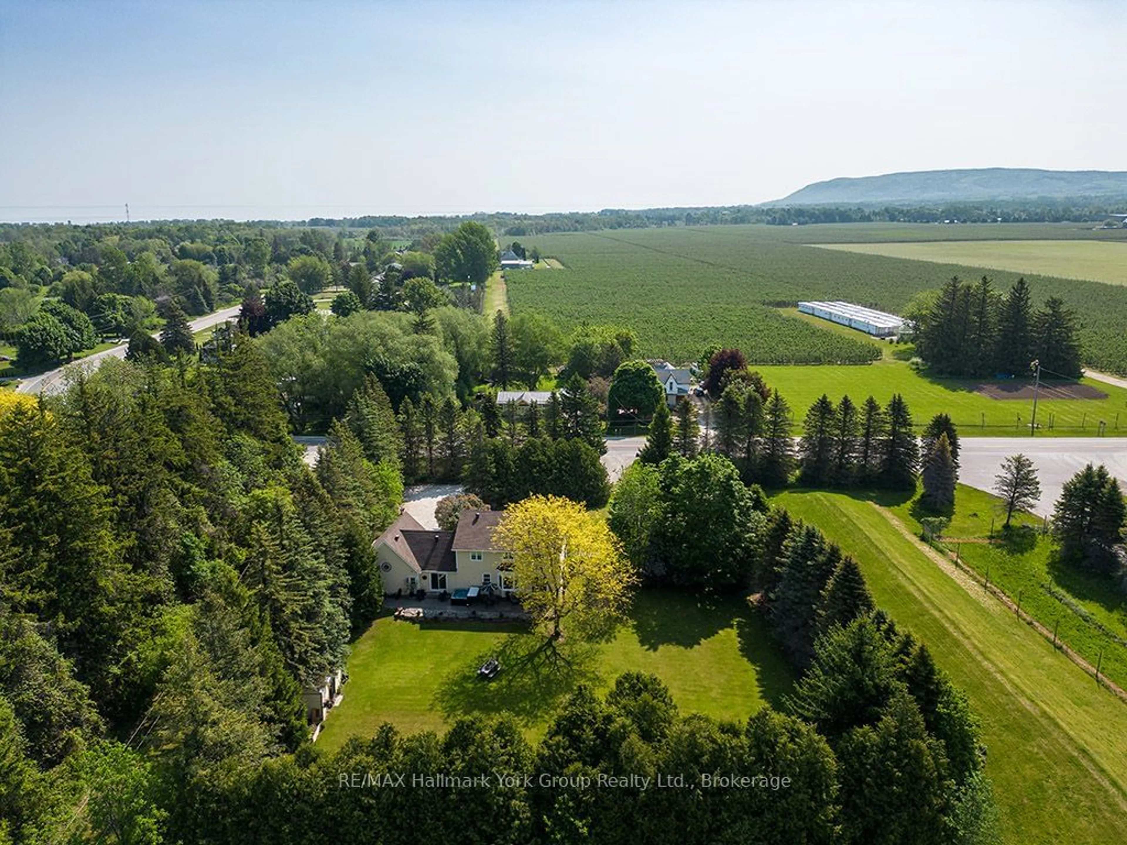 A pic from exterior of the house or condo, cottage for 788267 Grey 13 Rd, Blue Mountains Ontario N0H 1J0