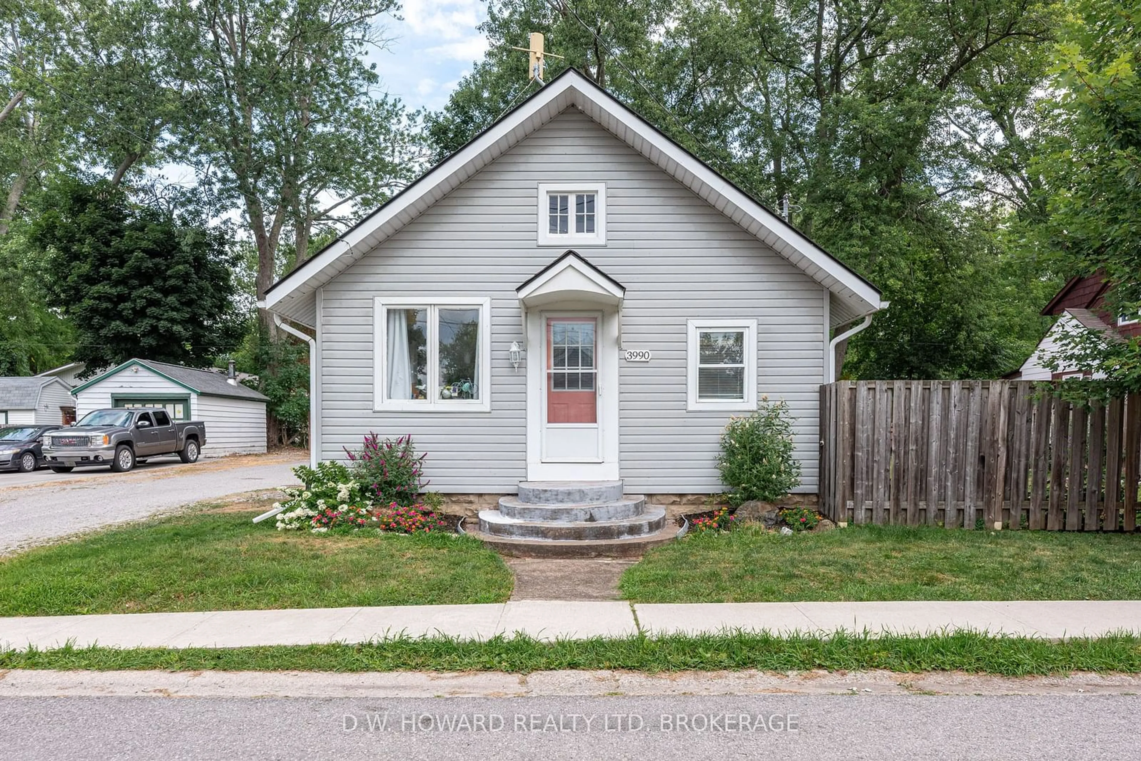 Frontside or backside of a home, cottage for 3990 Elizabeth Rd, Fort Erie Ontario L0S 1B0