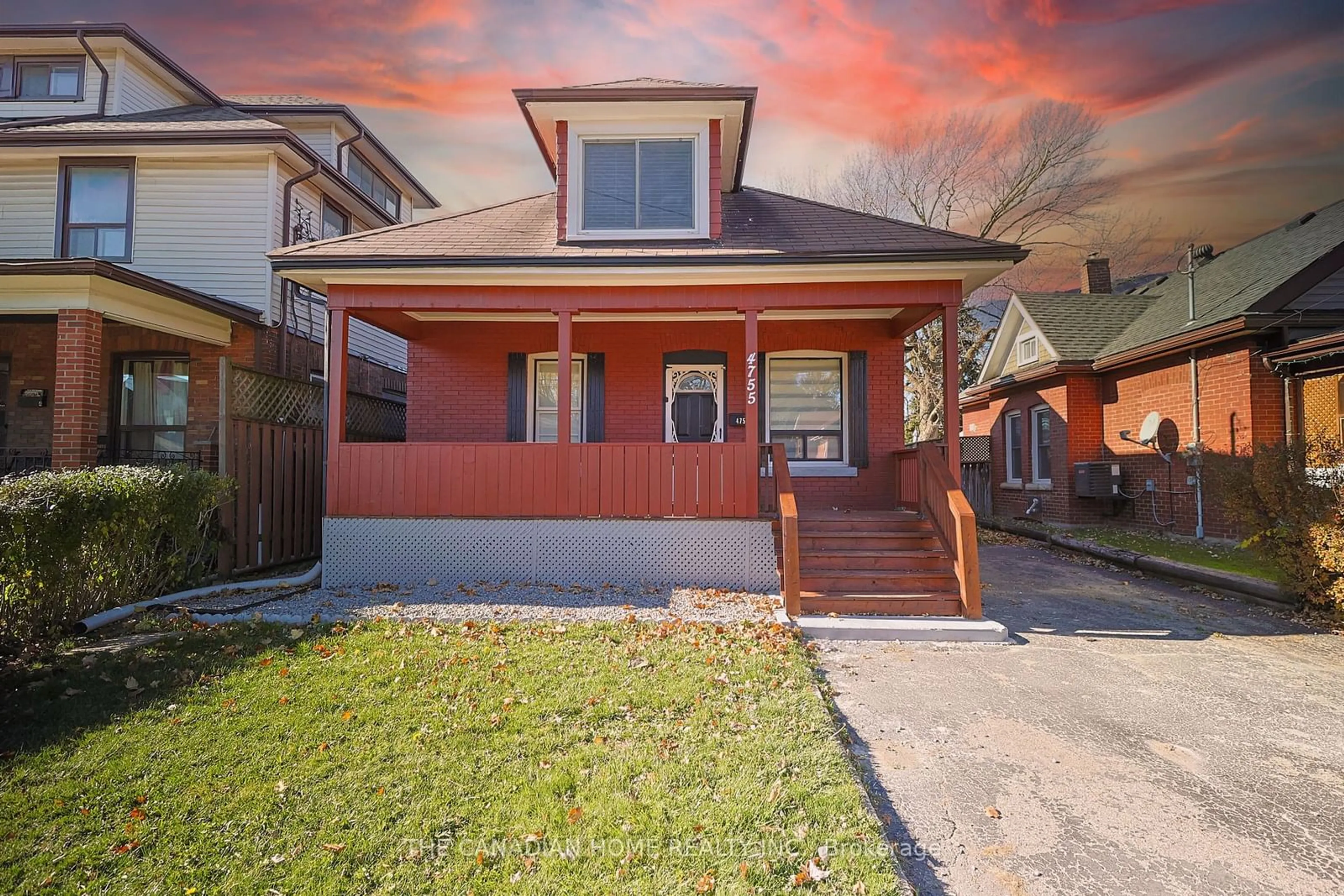 Frontside or backside of a home, the fenced backyard for 4755 FOURTH Ave, Niagara Falls Ontario L2E 4N9