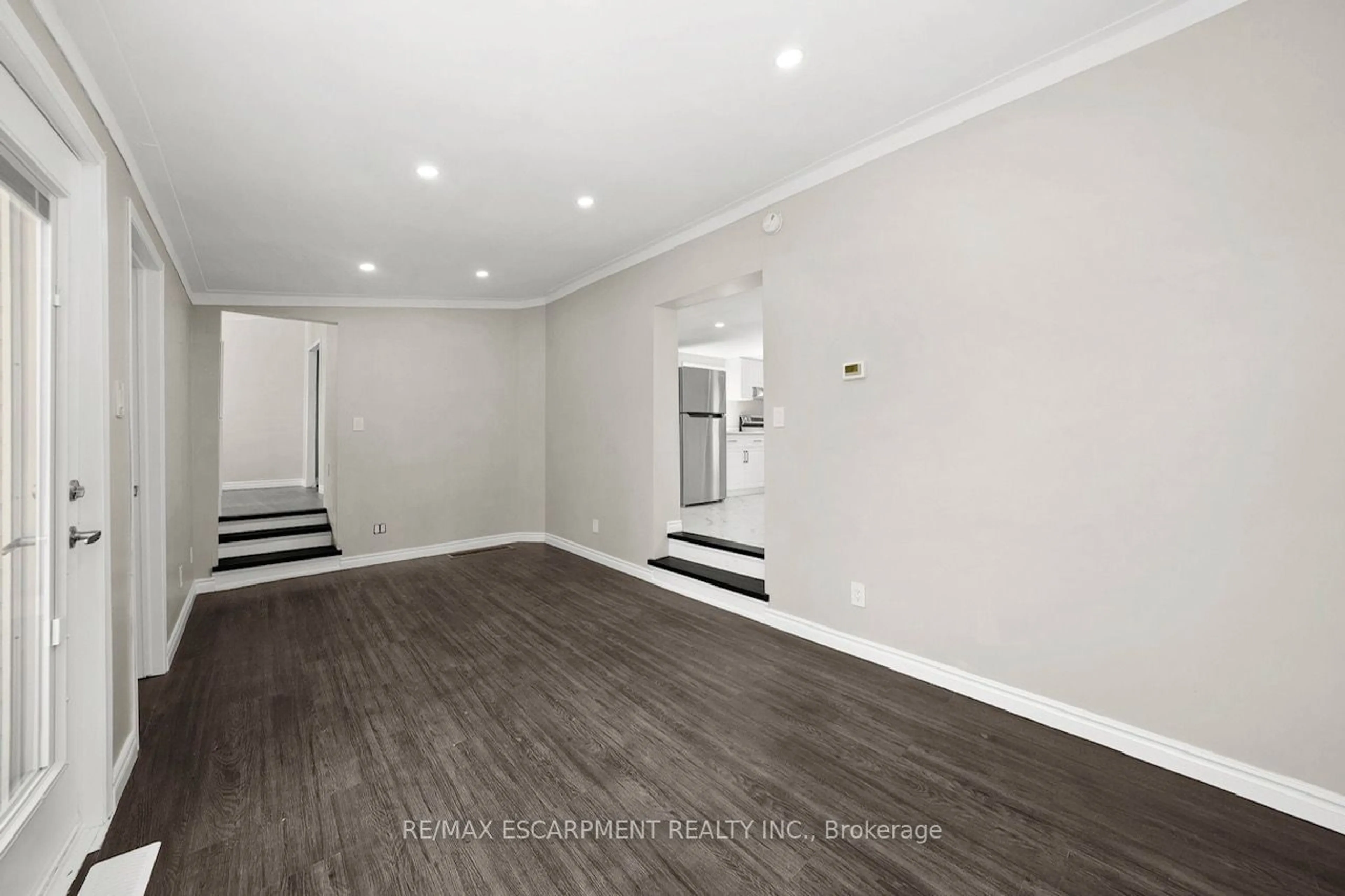 A pic of a room, wood floors for 45 Mountain St, Grimsby Ontario L3M 3K2