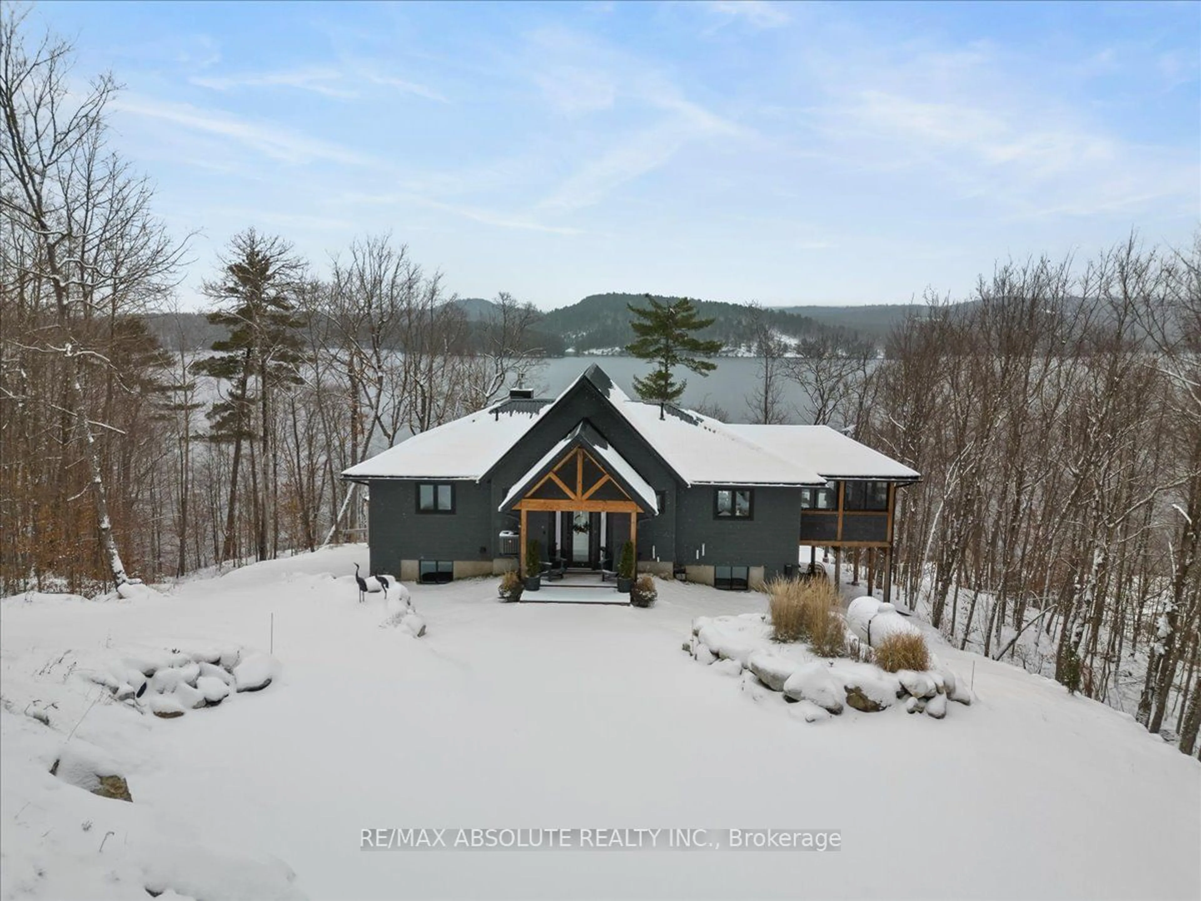 Indoor foyer for 1213 NORCAN LAKE Lane, North Frontenac Ontario K0J 1H0