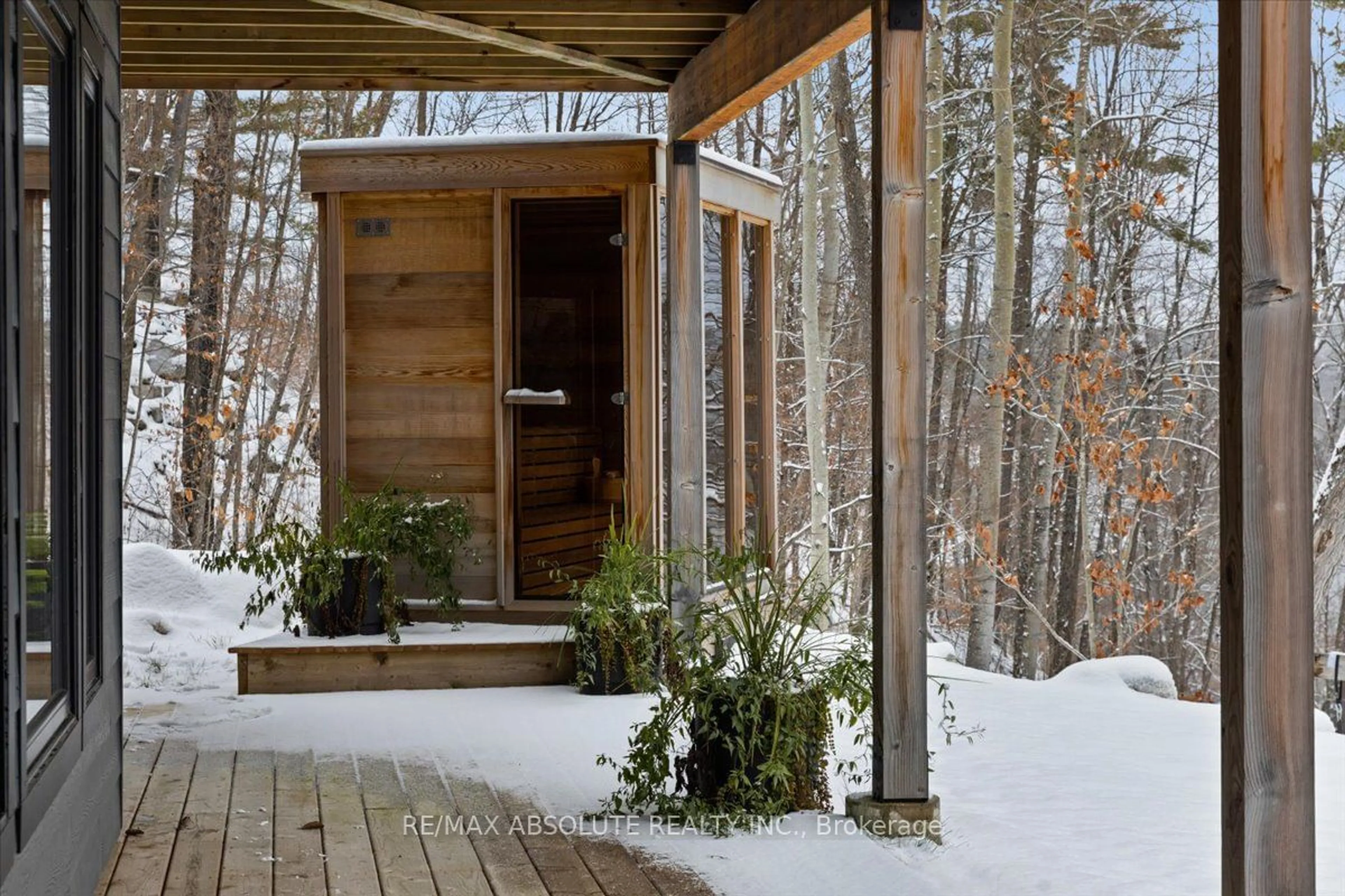 Indoor entryway, wood floors for 1213 NORCAN LAKE Lane, North Frontenac Ontario K0J 1H0