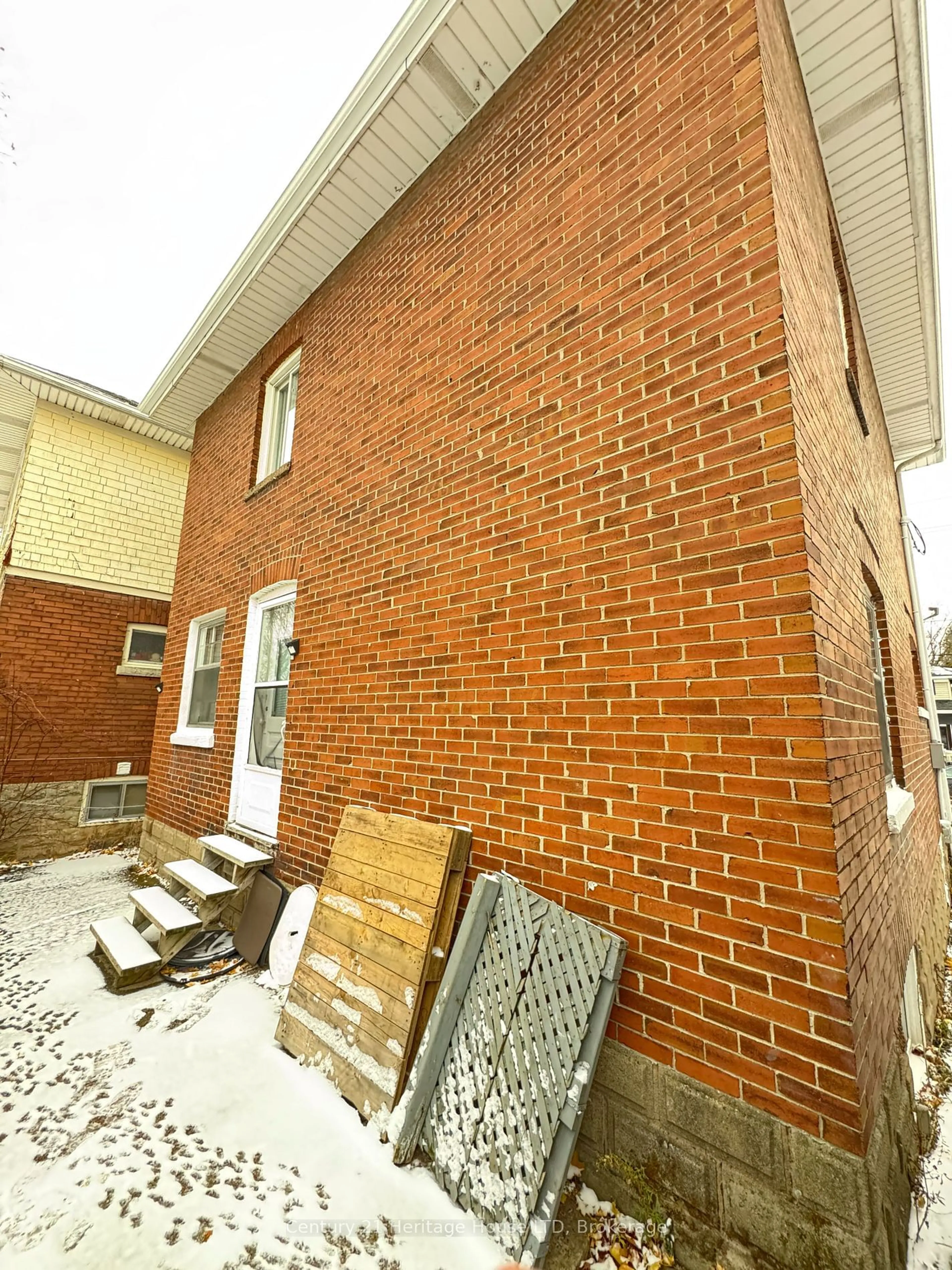 Home with brick exterior material for 4869 Second Ave, Niagara Falls Ontario L2E 4H9