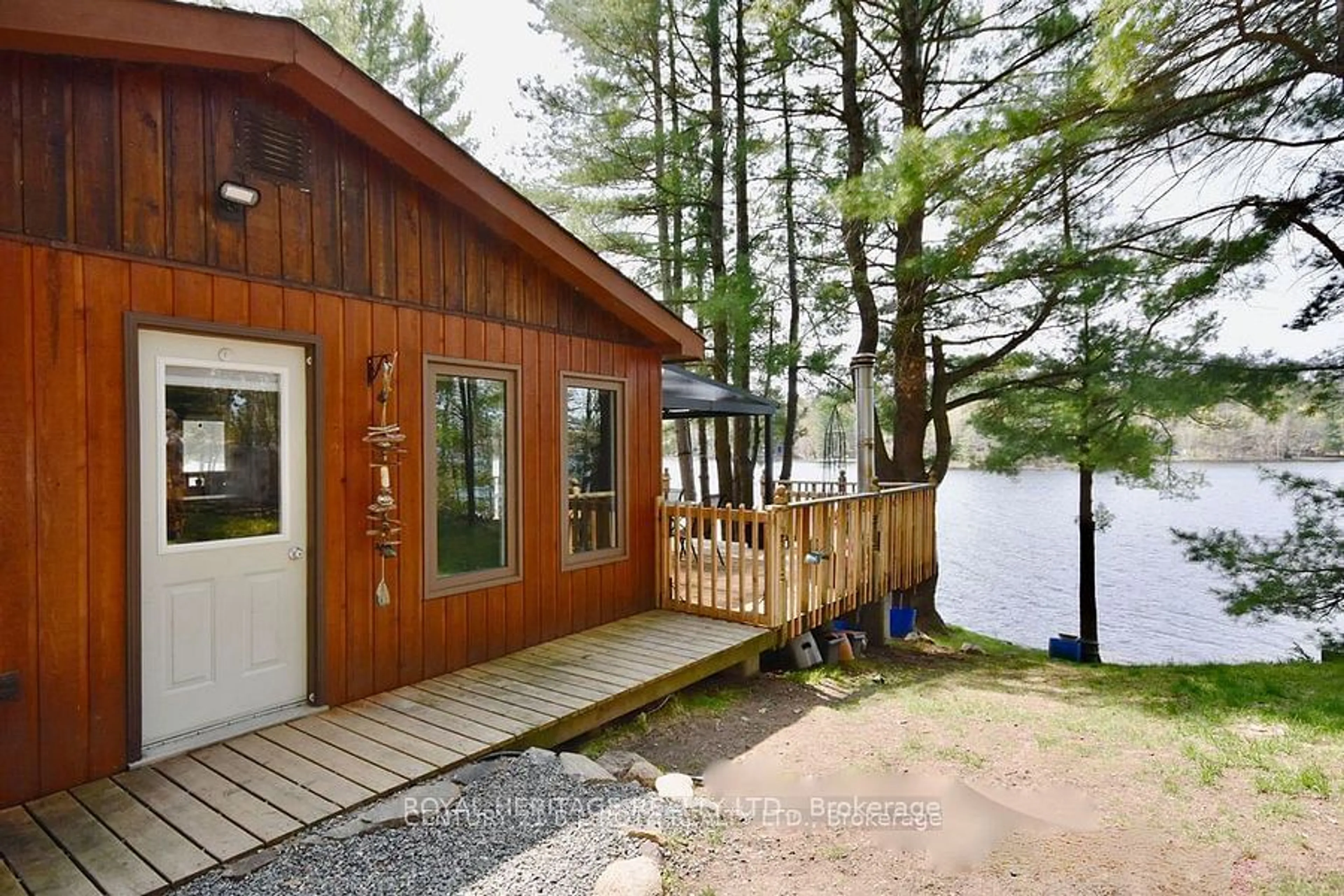 Patio, cottage for 1212- 6 Wahta  #2 Rd, Georgian Bay Ontario P0C 1A0