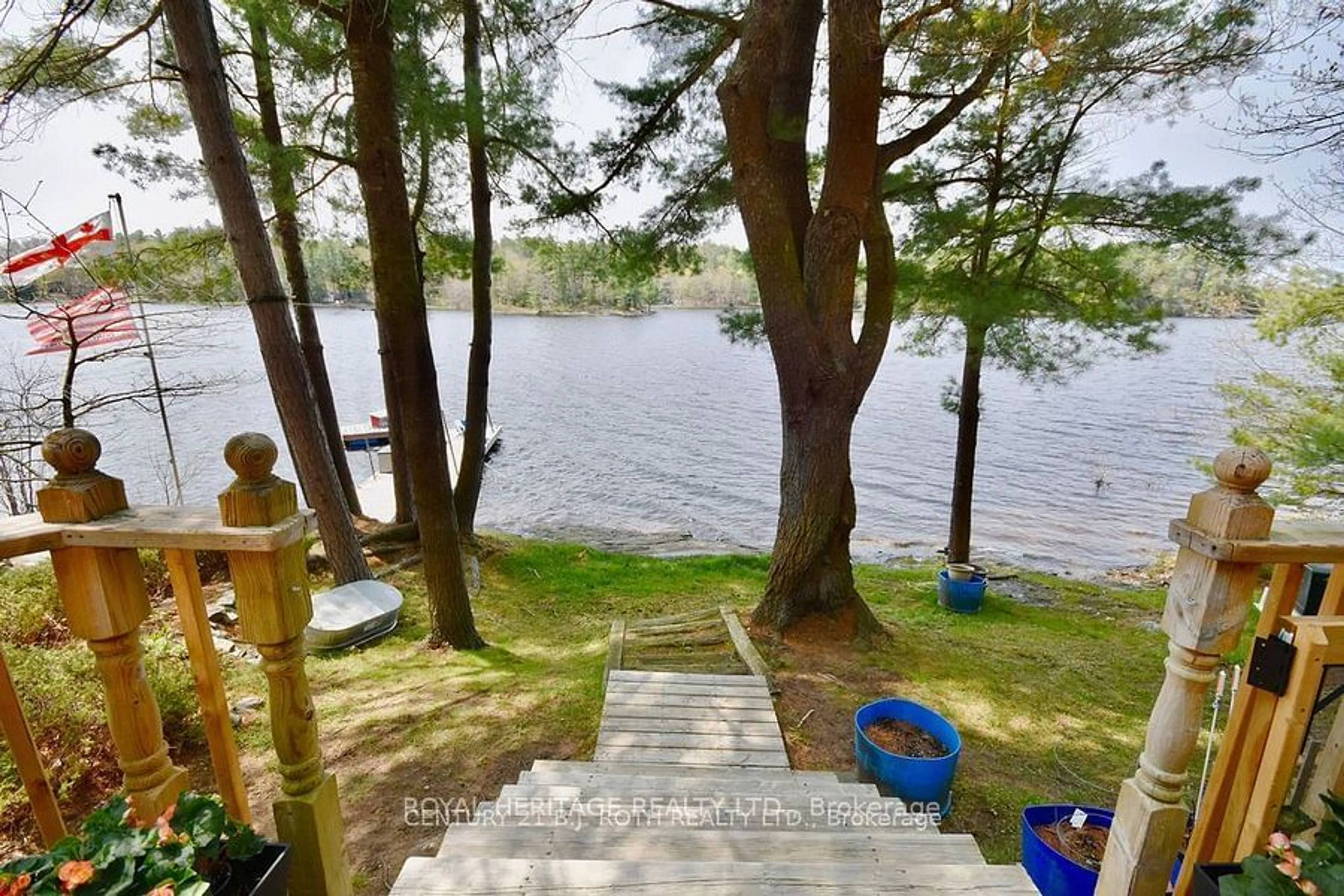 Patio, lake for 1212- 6 Wahta  #2 Rd, Georgian Bay Ontario P0C 1A0