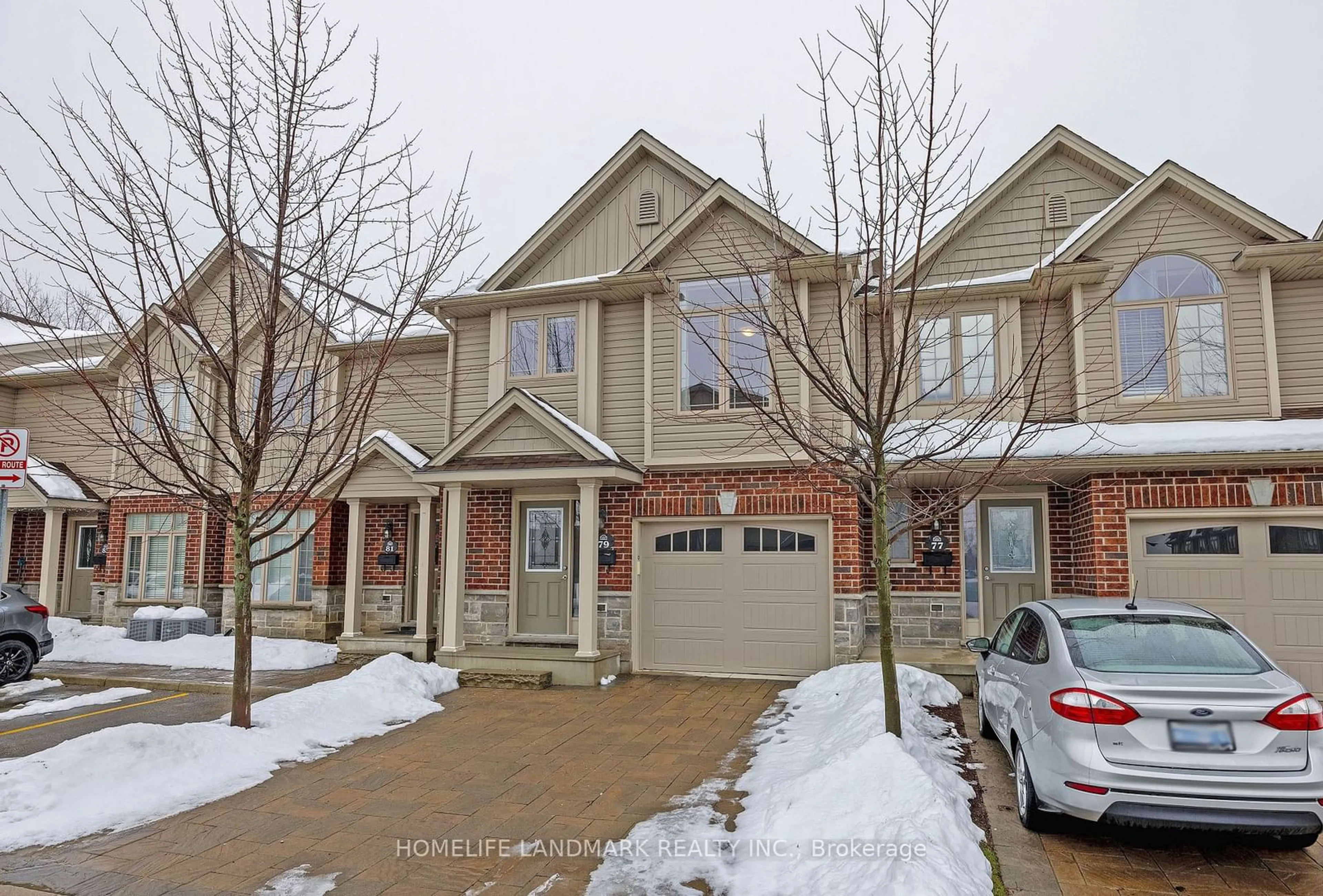 A pic from exterior of the house or condo, the street view for 1061 Eagletrace Dr #79, London Ontario N6G 0T3