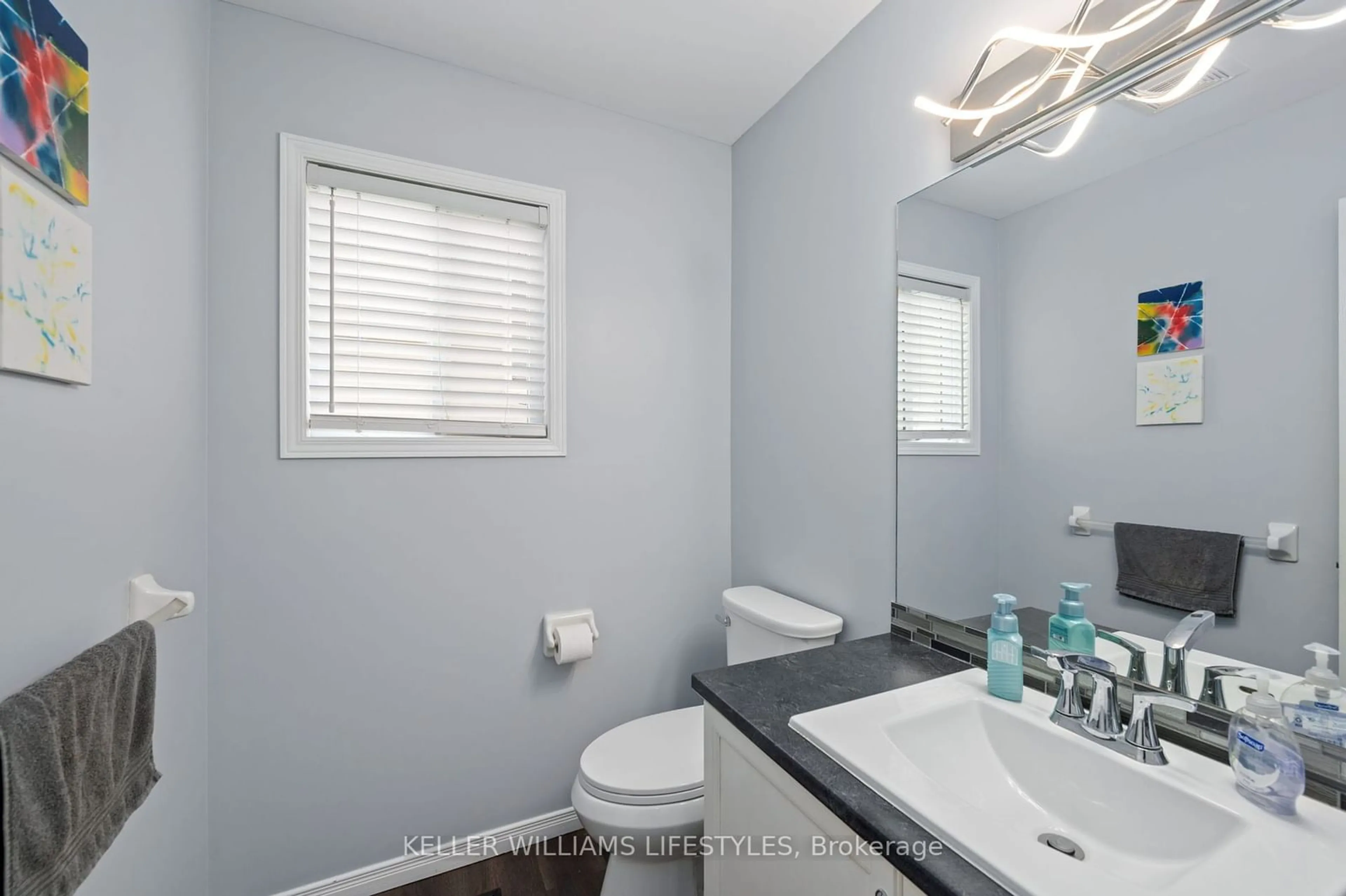 Standard bathroom, wood floors for 10025 Florence St, St. Thomas Ontario N5P 4L6