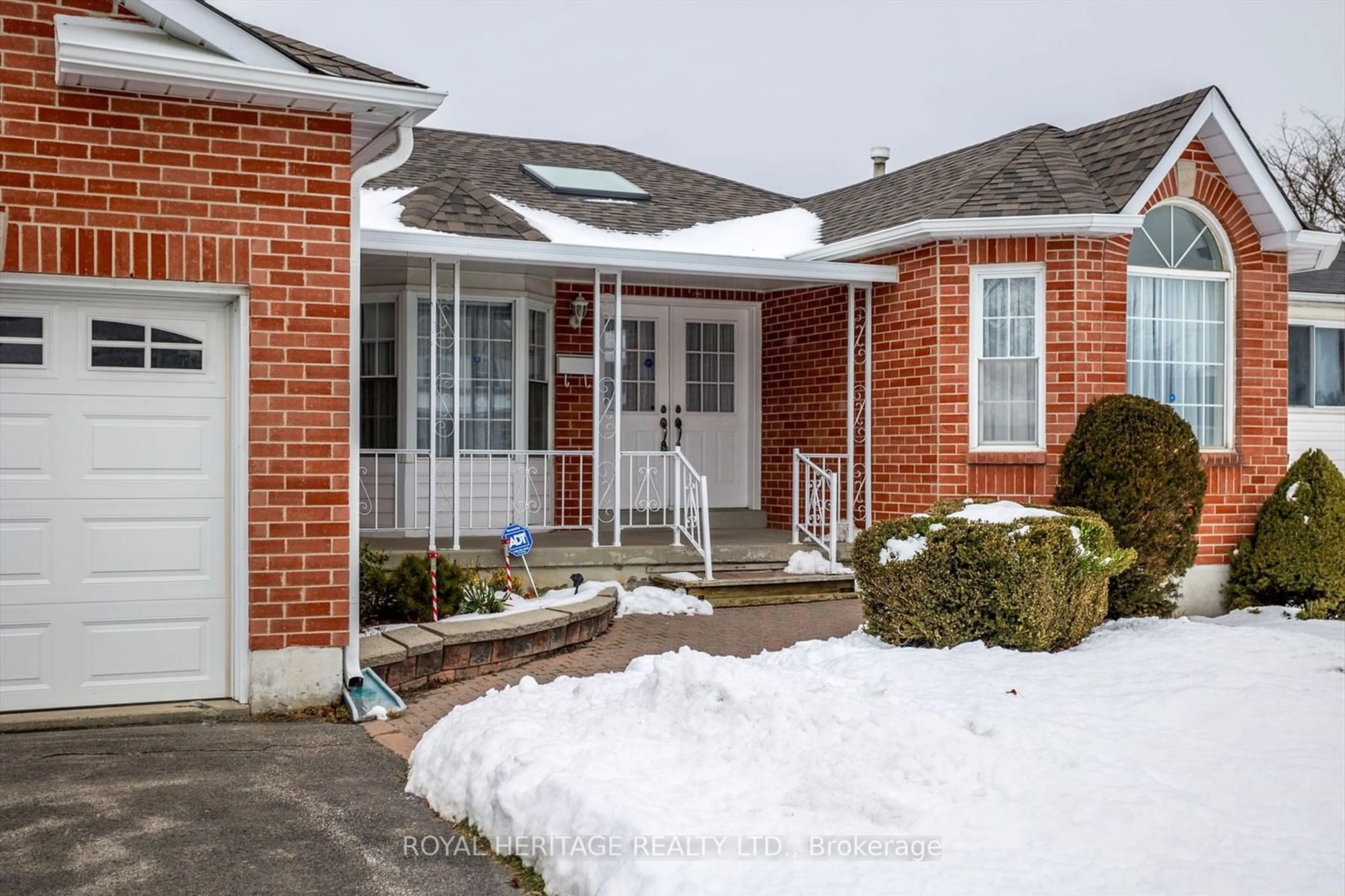 A pic from exterior of the house or condo, the street view for 32 Elm Crt, Kawartha Lakes Ontario K9V 6B2