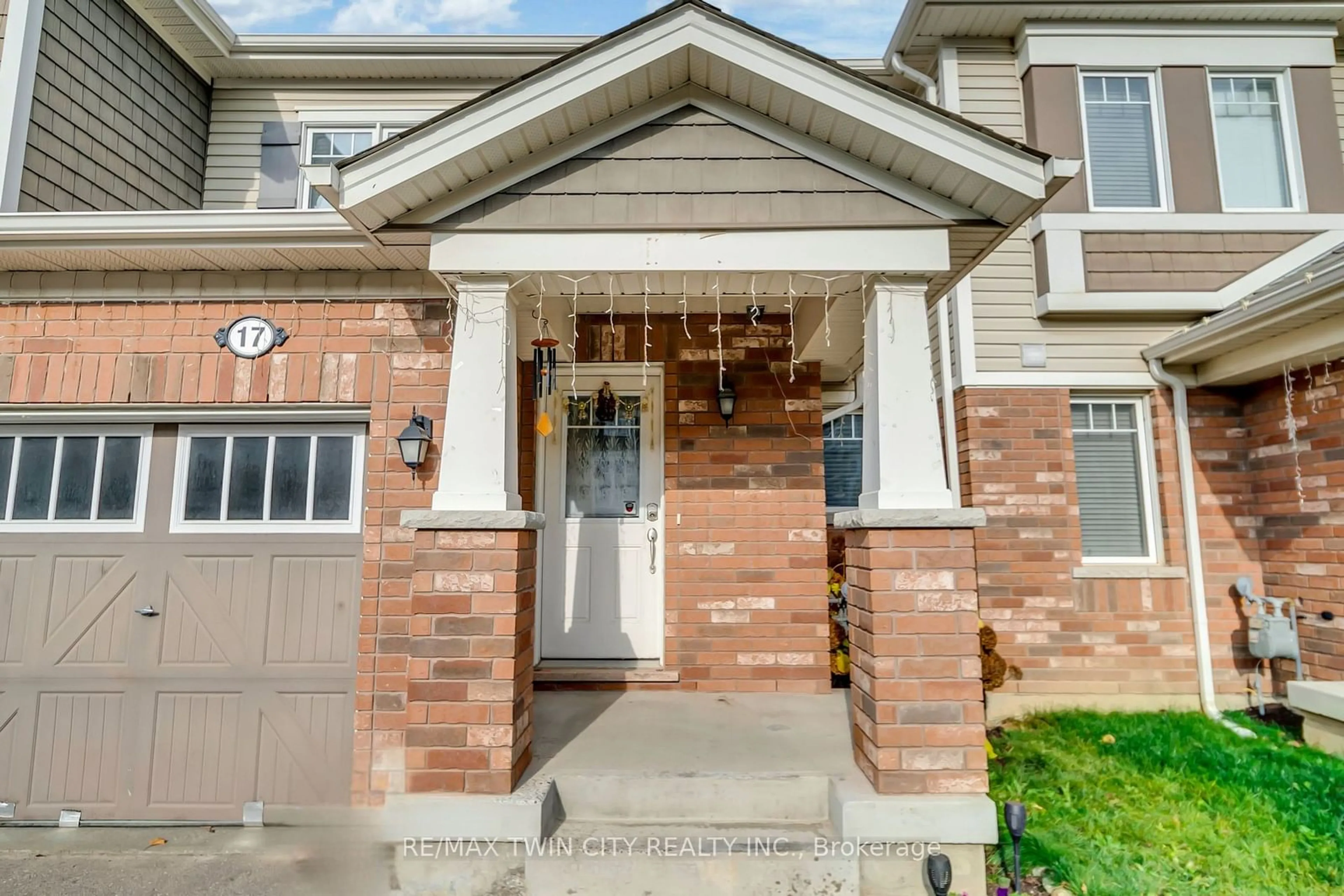 Home with brick exterior material for 17 Stratus St, Kitchener Ontario N2R 0K5