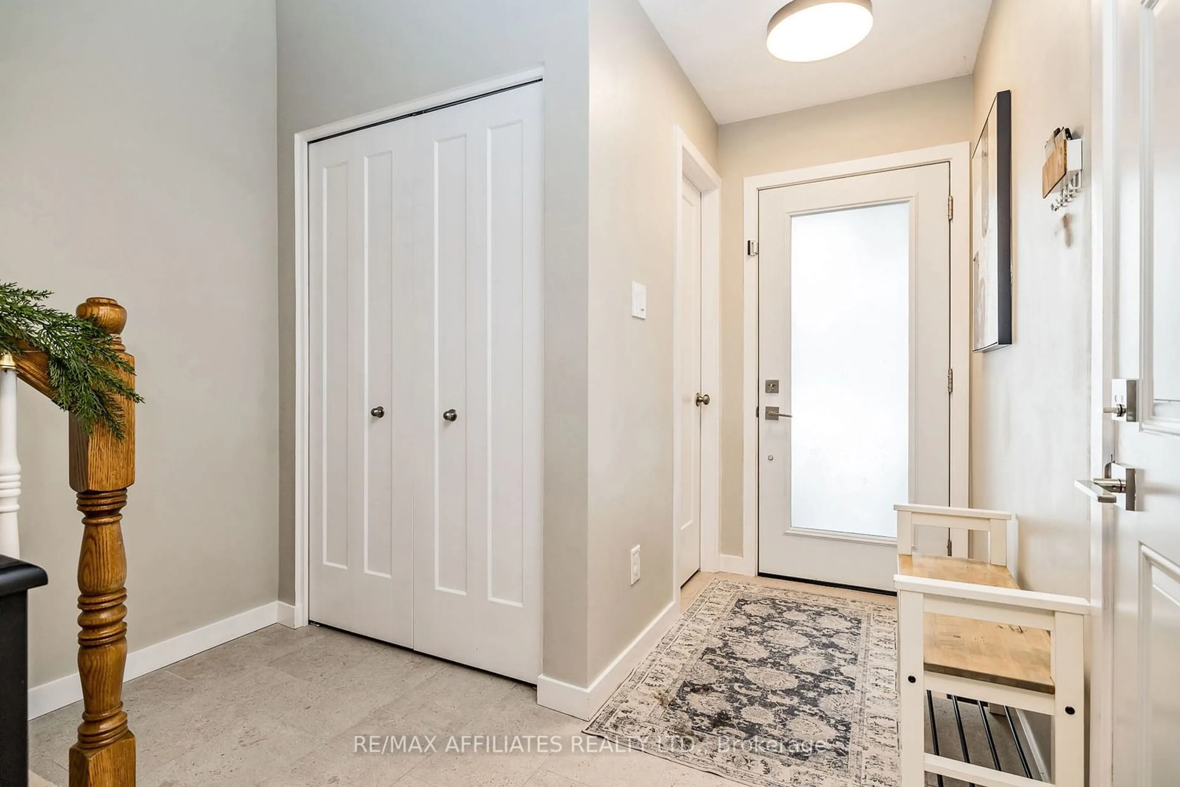 Indoor entryway, wood floors for 30 Harrington Crt, Kanata Ontario K2K 2S7