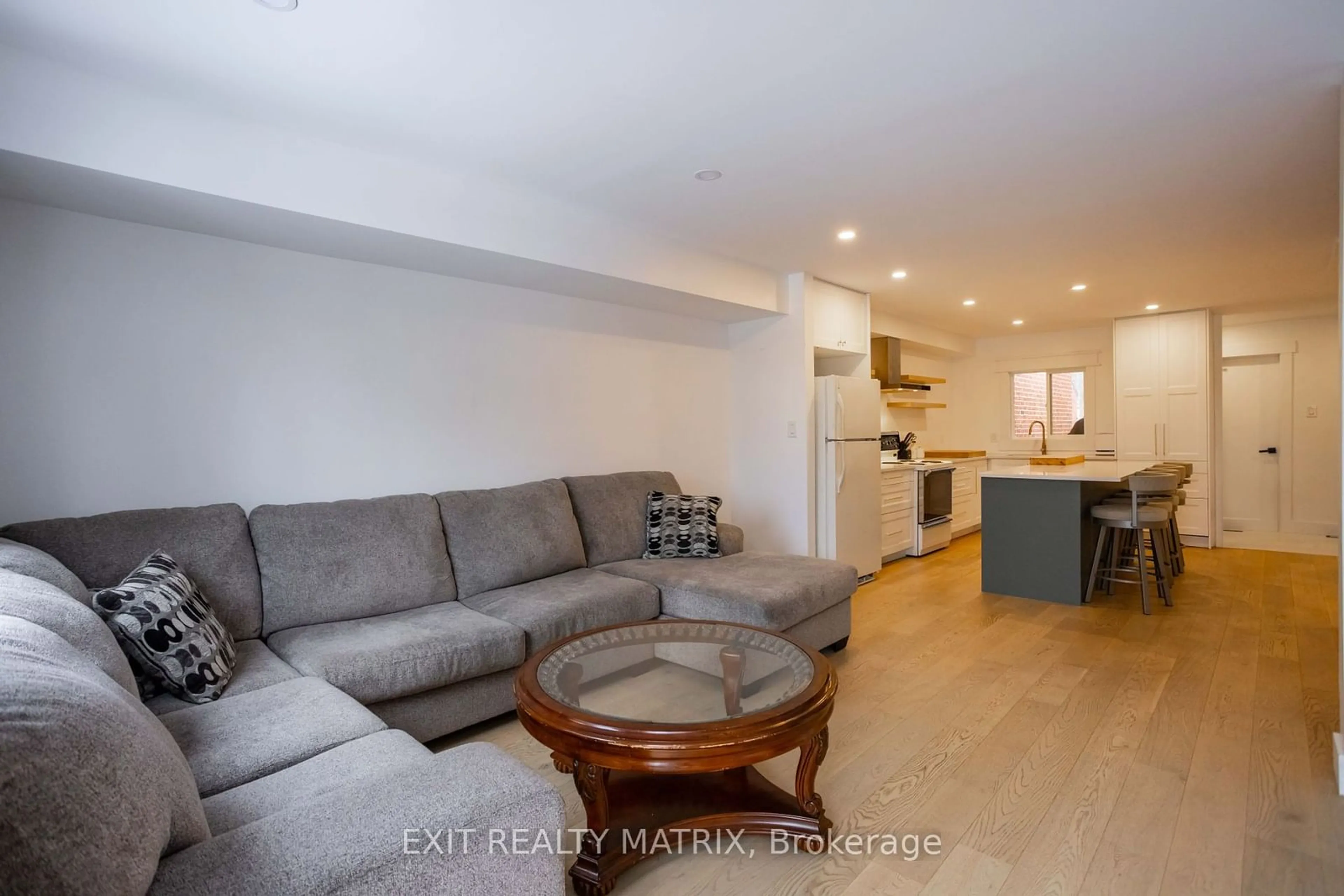 Living room, wood floors for 37 Dignard St, Russell Ontario K0A 1W0