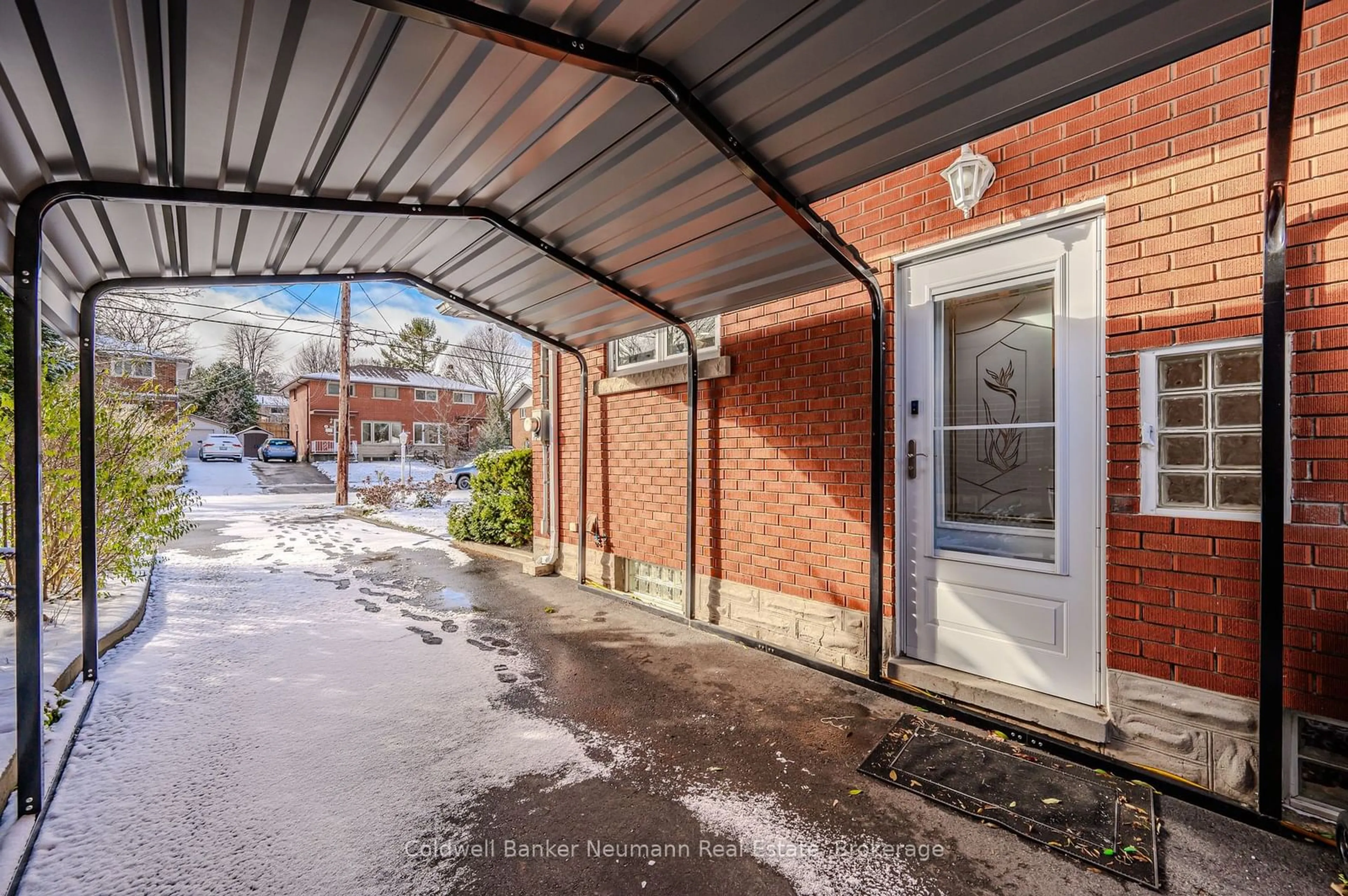 Indoor foyer for 104 Dumbarton St, Guelph Ontario N1E 3T7