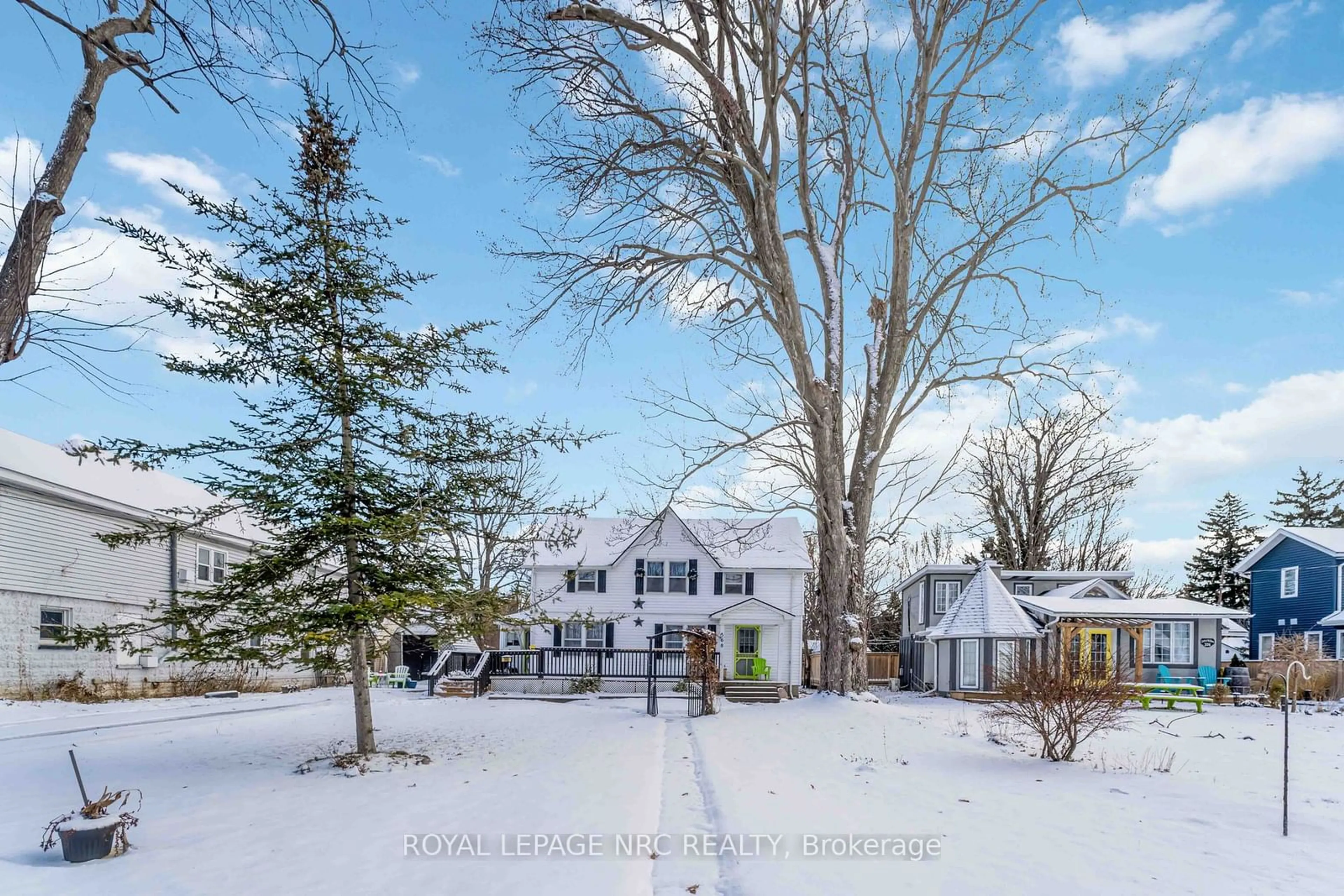 A pic from exterior of the house or condo, the fenced backyard for 368 RIDGEWAY Rd, Fort Erie Ontario L0S 1N0