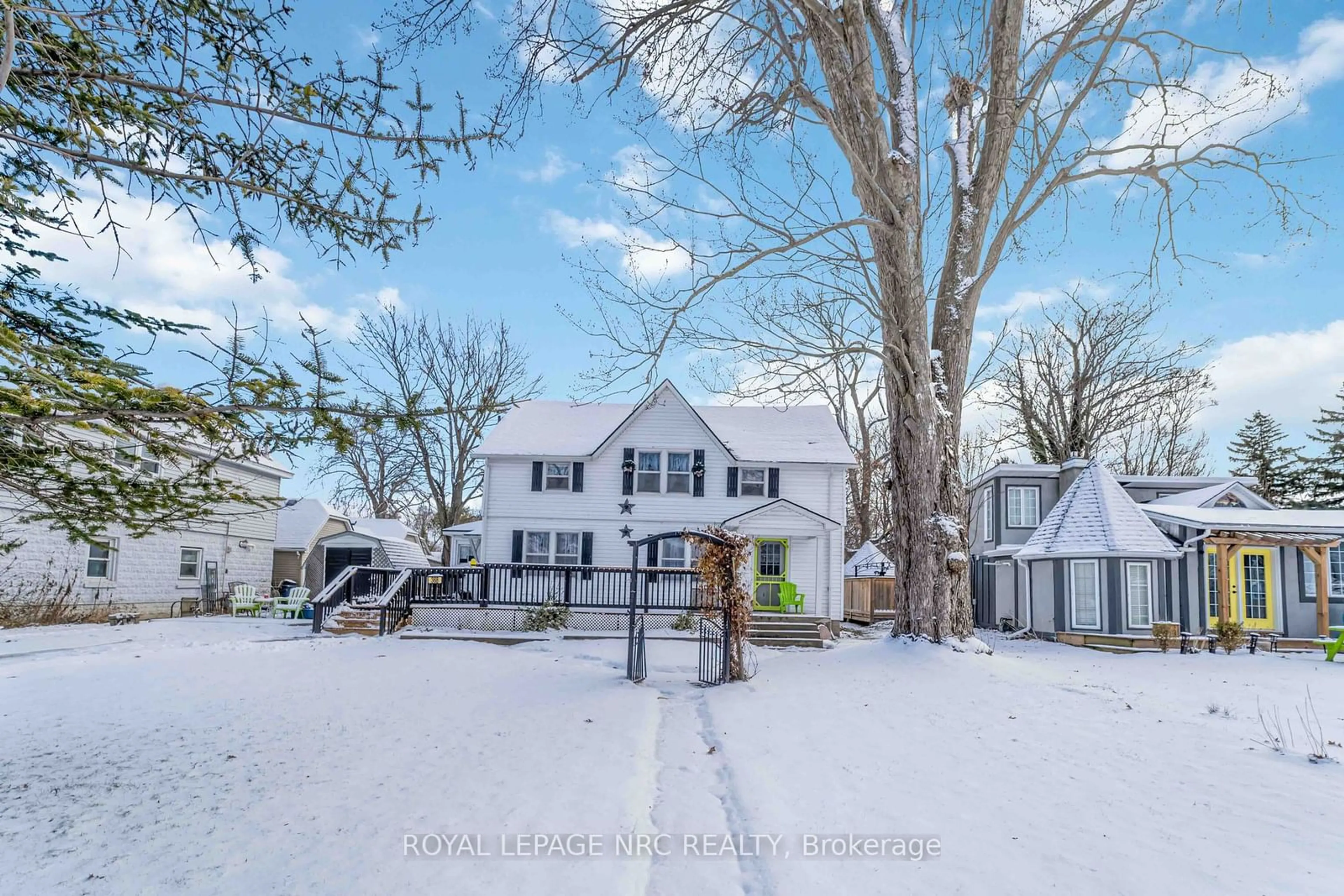 Frontside or backside of a home, the street view for 368 RIDGEWAY Rd, Fort Erie Ontario L0S 1N0