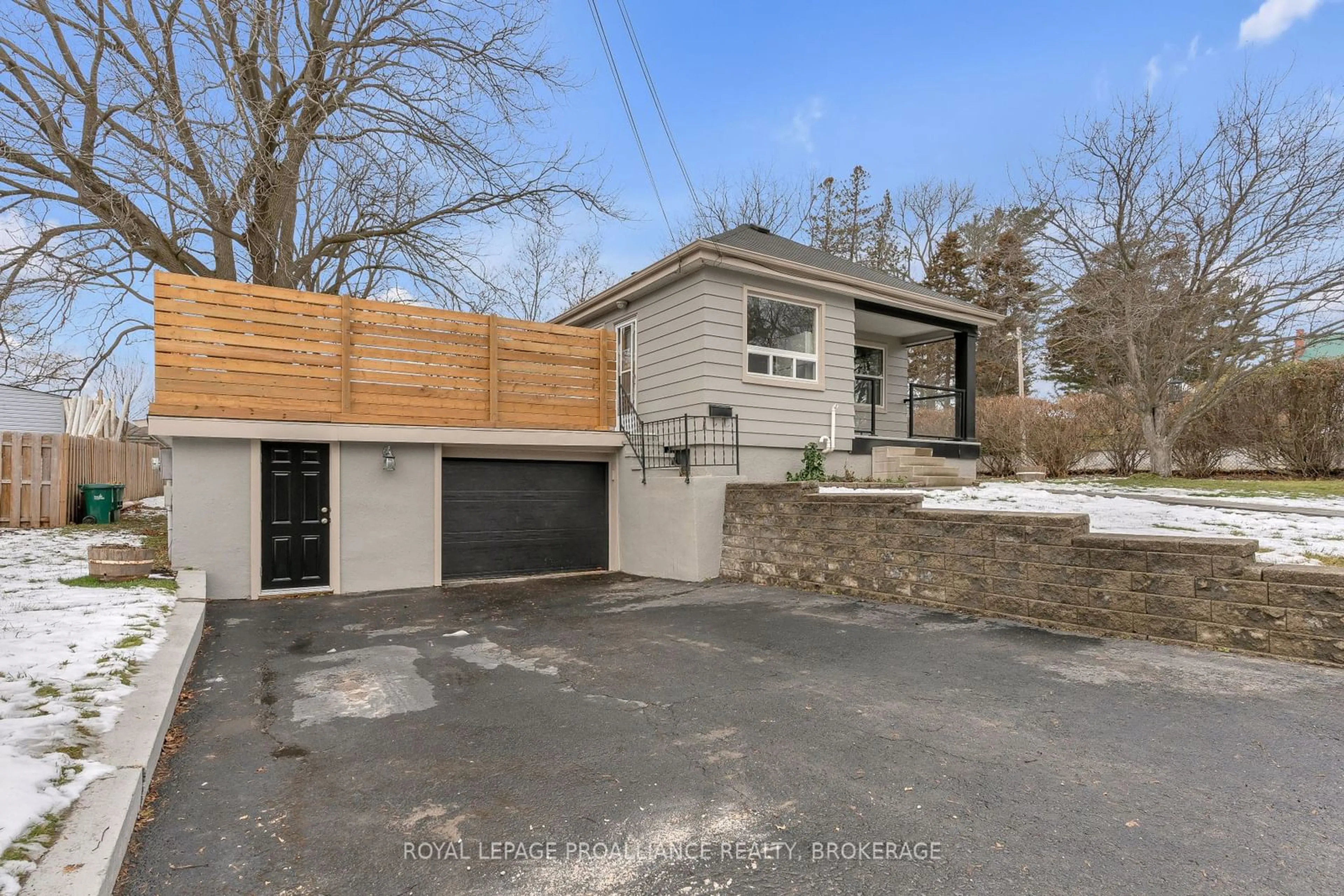 Frontside or backside of a home, cottage for 951 Sydenham Rd, Kingston Ontario K7M 3L8