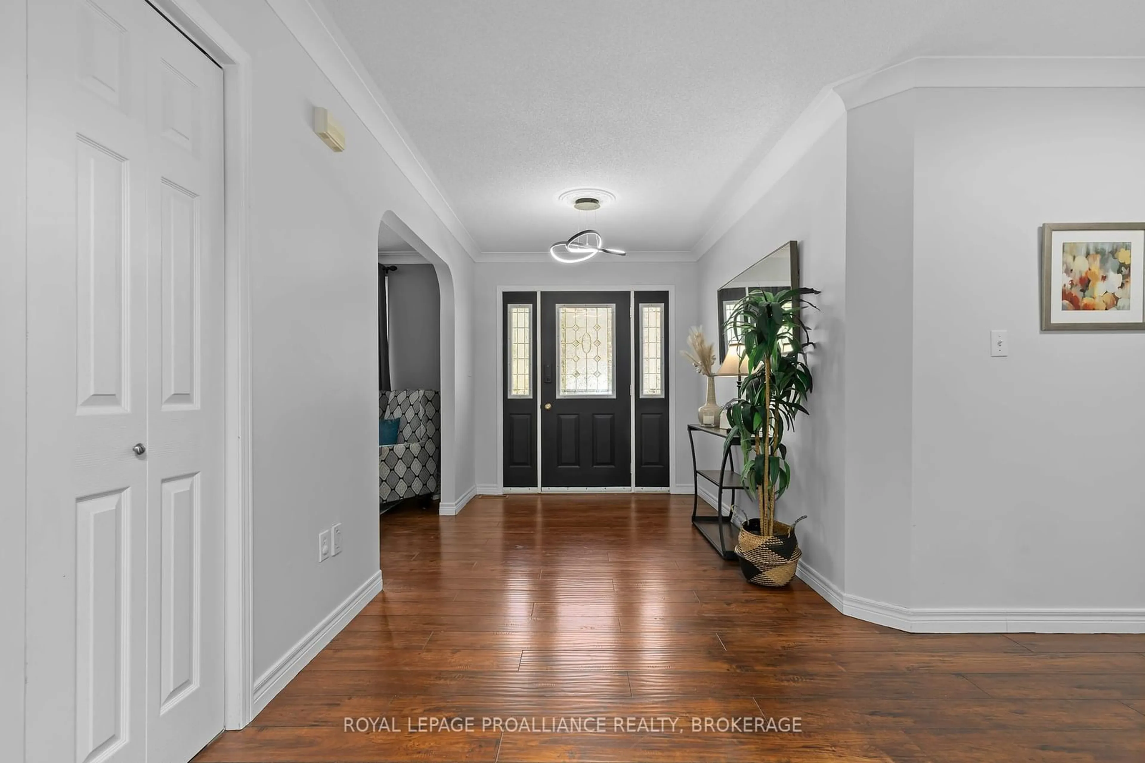 Indoor entryway, wood floors for 6168 REVELL Rd, South Frontenac Ontario K0H 2W0