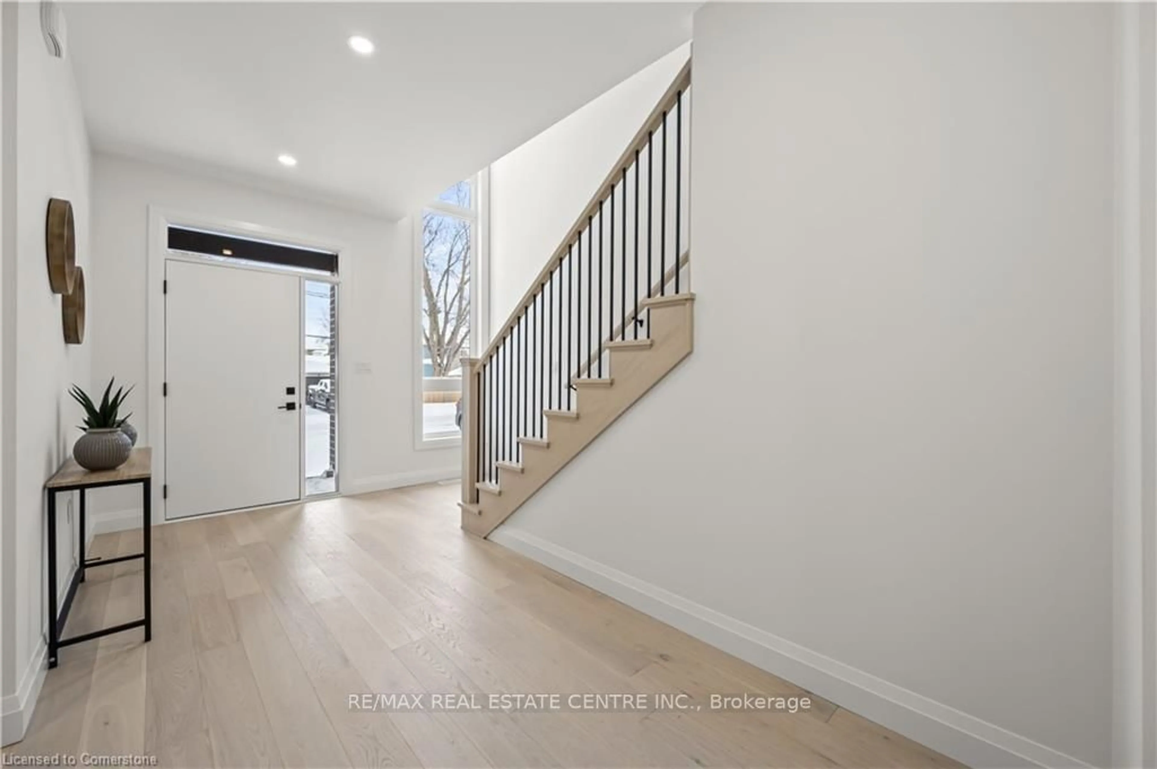 Indoor entryway, wood floors for 11 Ontario St, Cambridge Ontario N3C 2H7