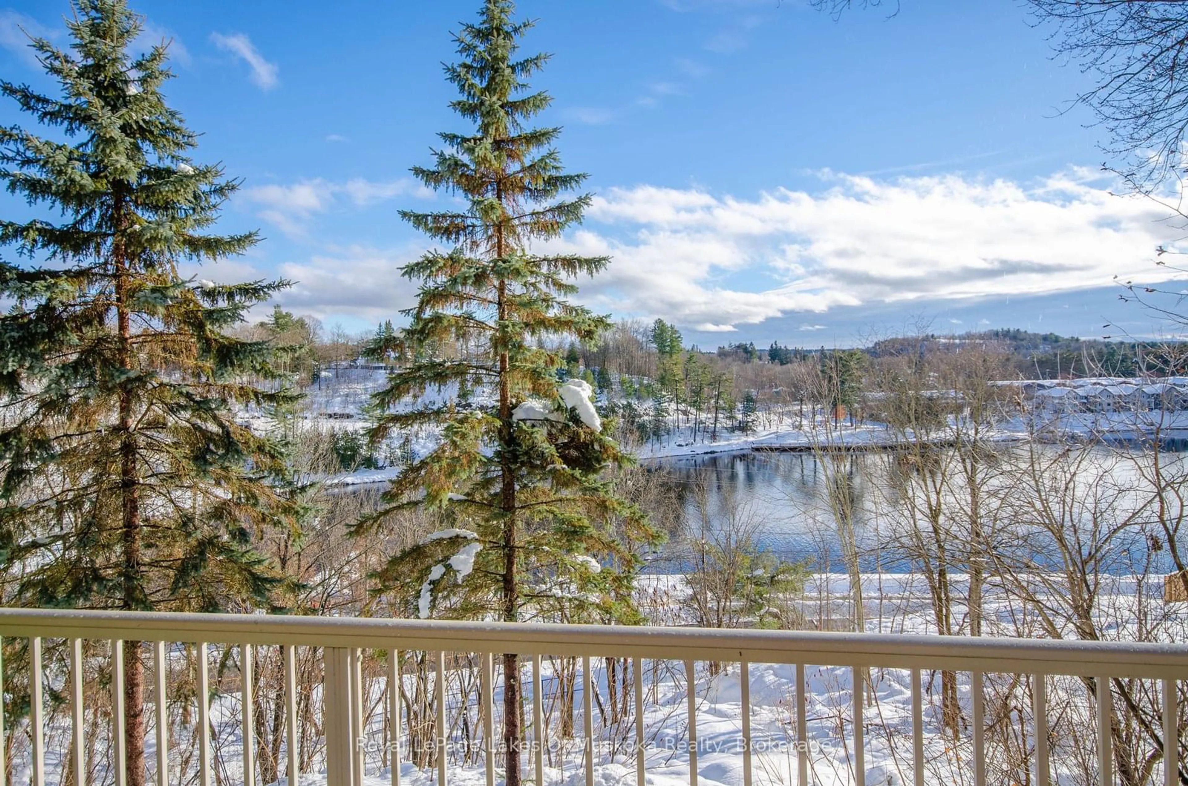 Patio, the view of lake or river for 24 ONTARIO St #201, Bracebridge Ontario P1L 2H5