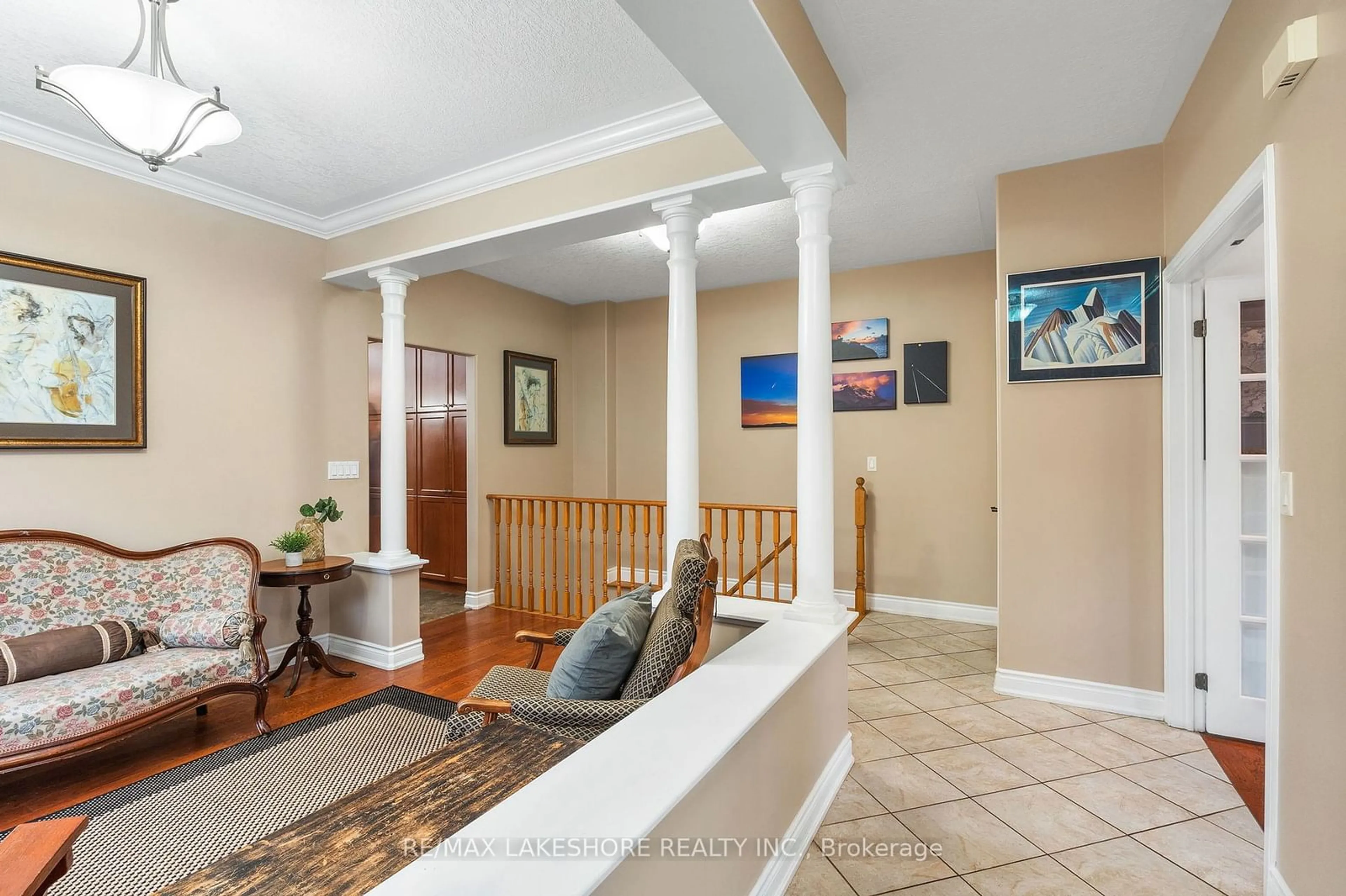 Indoor foyer, wood floors for 465 Foote Cres, Cobourg Ontario K9A 0A4