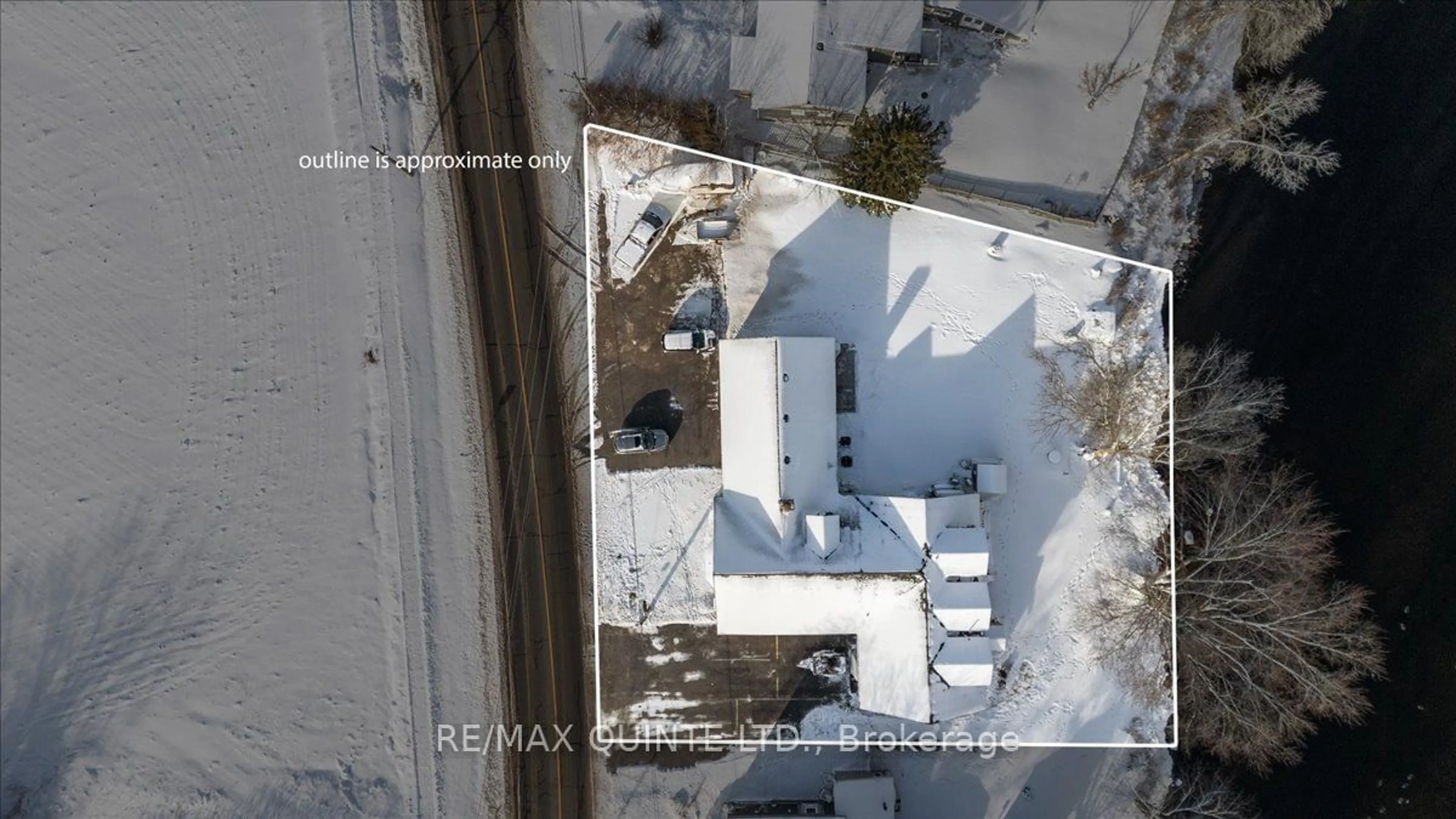 A pic from outside/outdoor area/front of a property/back of a property/a pic from drone, building for 244 Ashley St, Belleville Ontario K0K 2B0