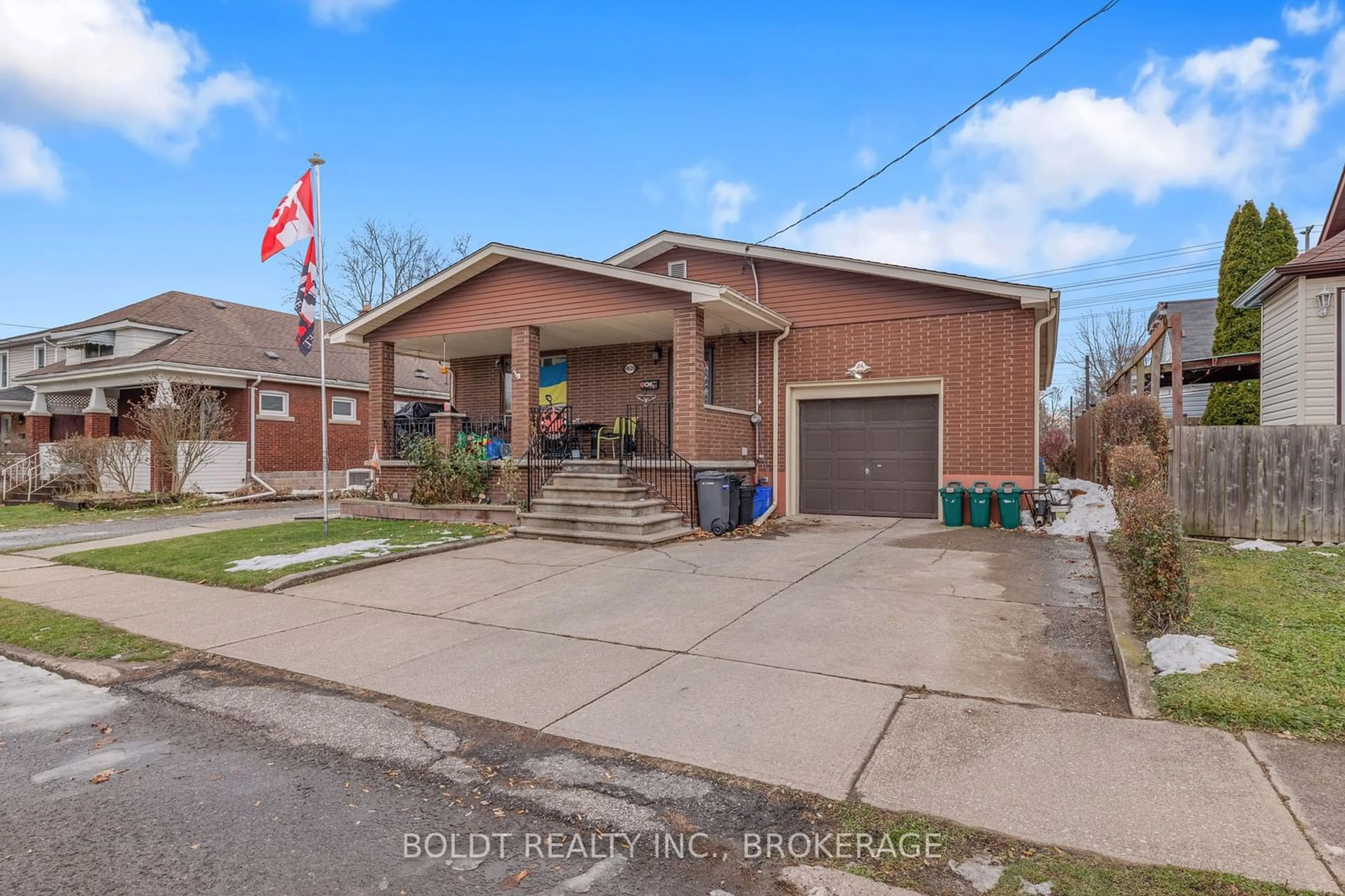 Home with brick exterior material, street for 4629 Sixth Ave, Niagara Falls Ontario L2E 4T4