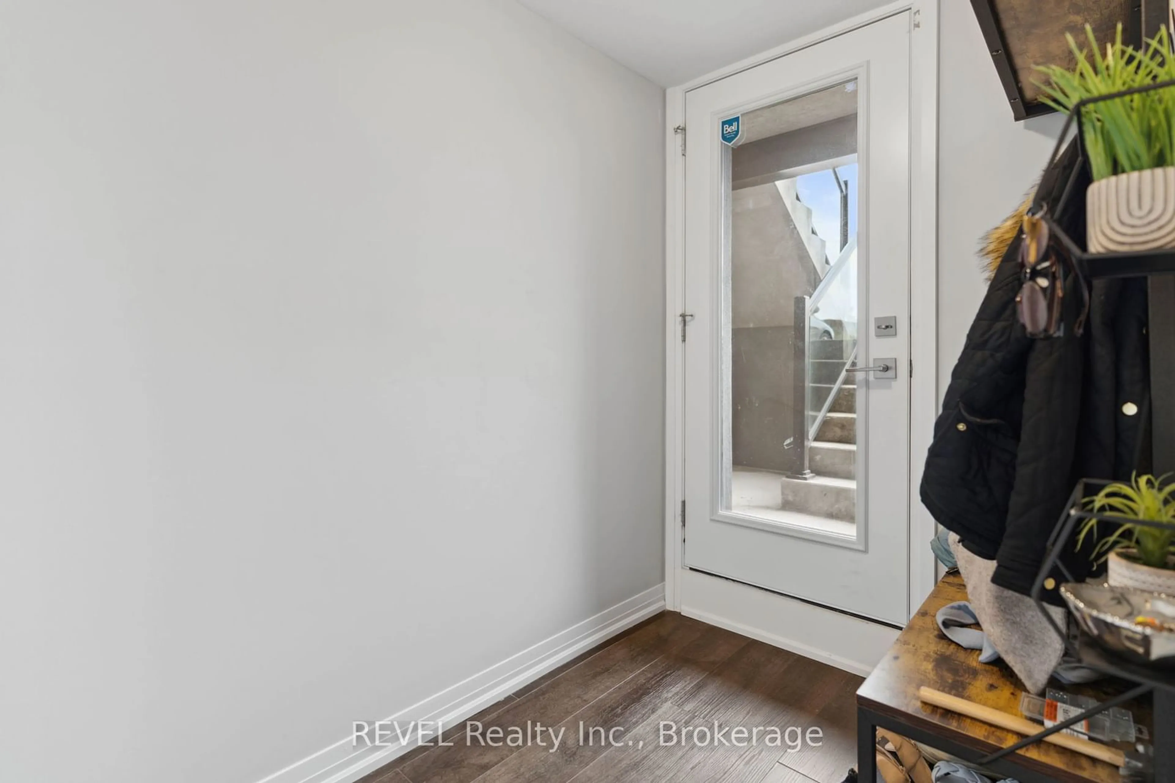 Indoor entryway for 6705 Cropp St #98, Niagara Falls Ontario L2E 5J8